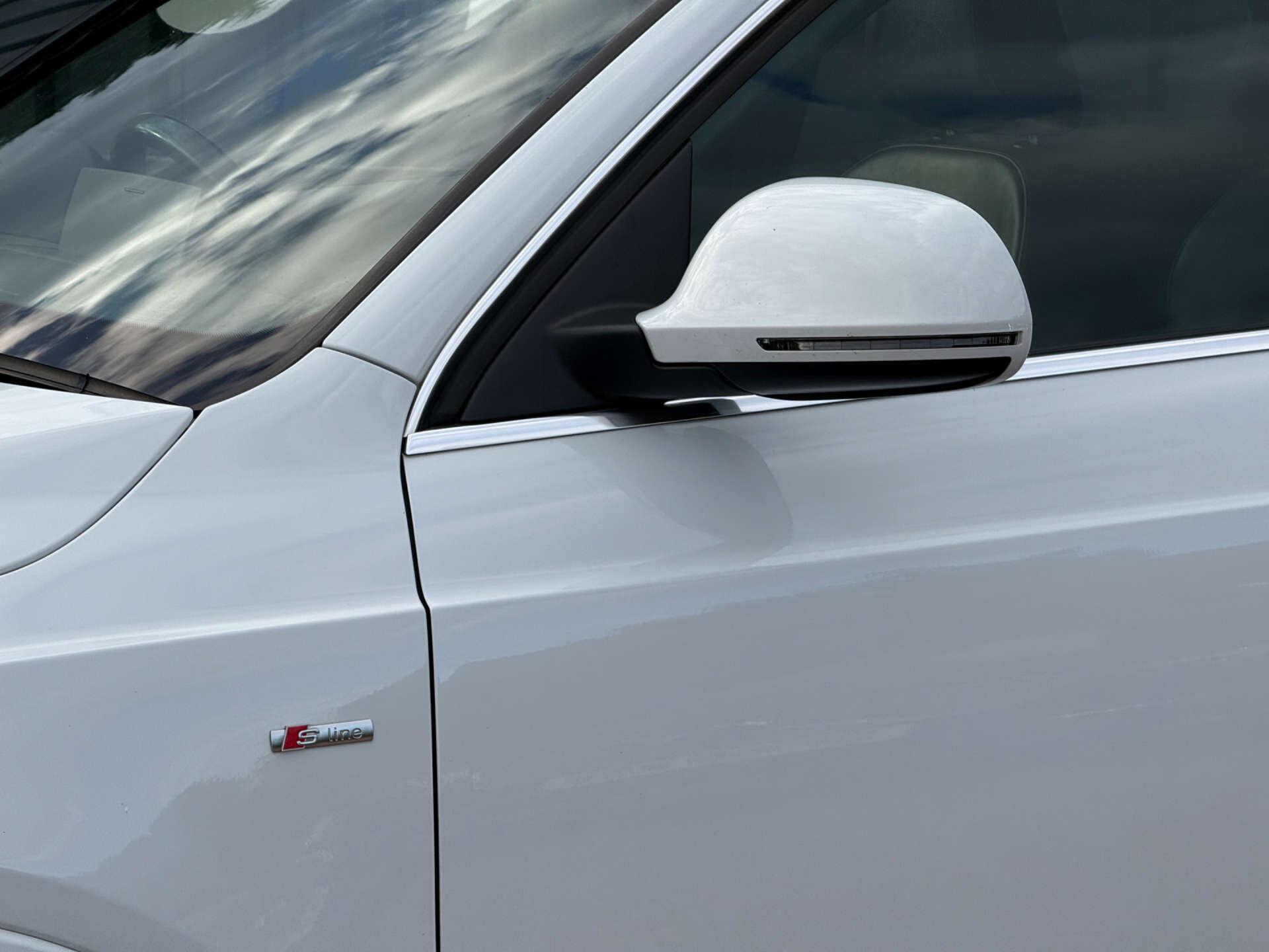 Audi Q3 view 6