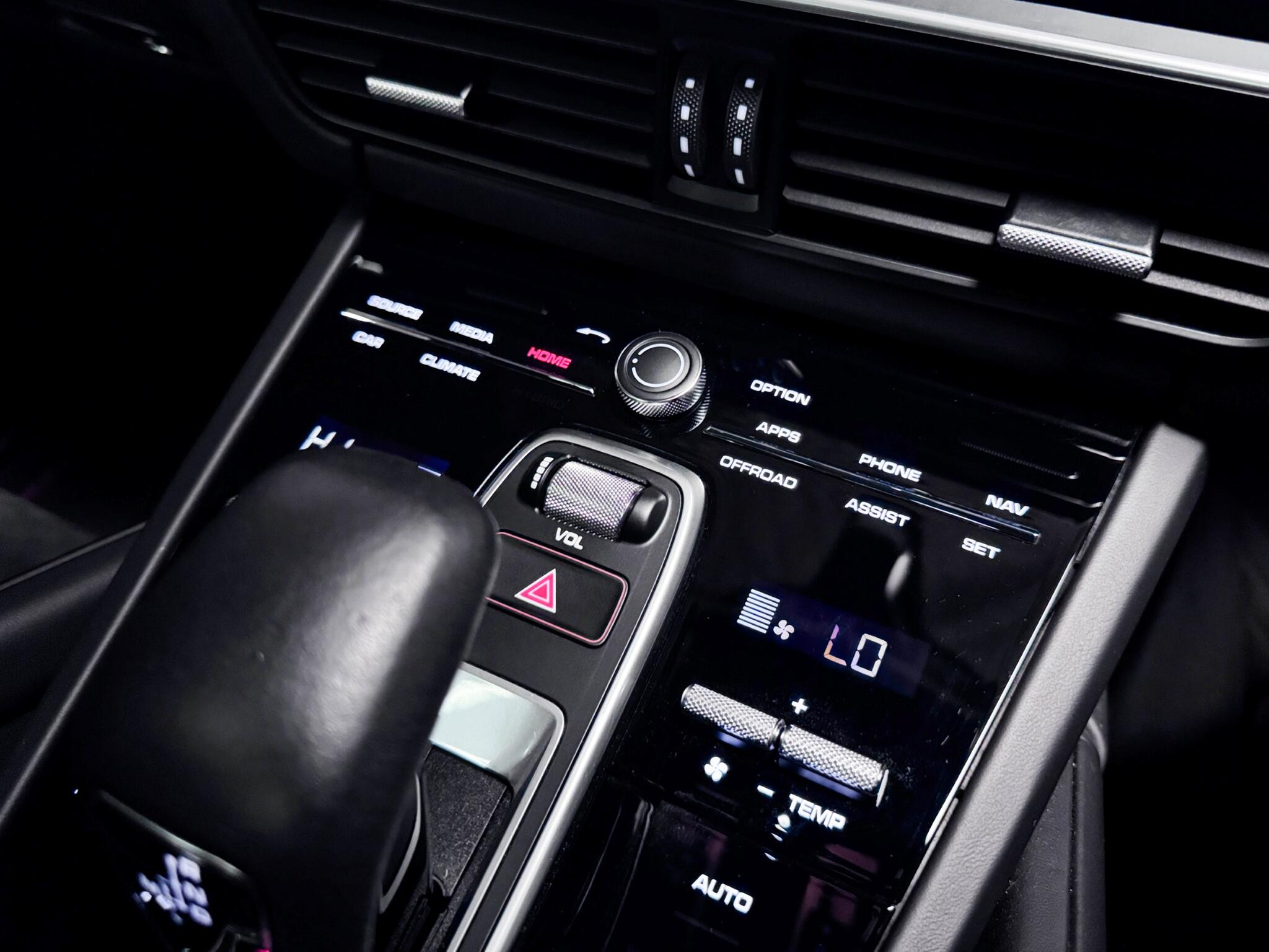 Porsche Cayenne view 43