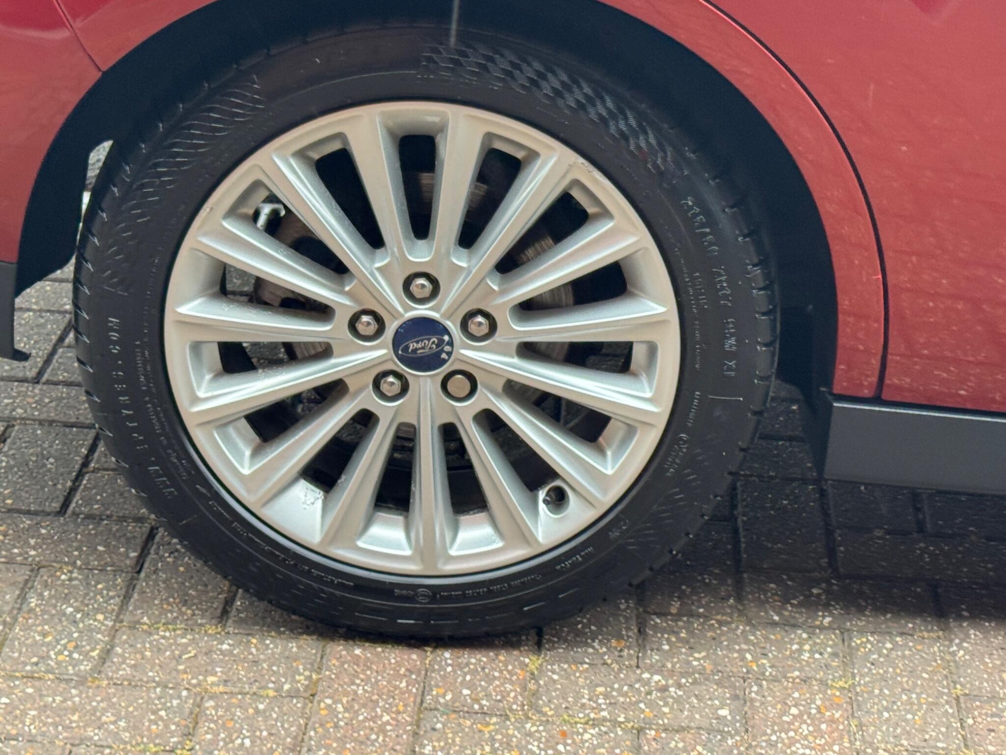 Ford C-Max view 24