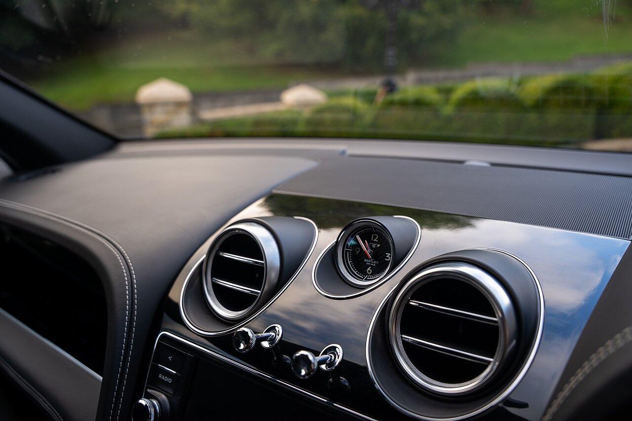 Bentley Bentayga view 57