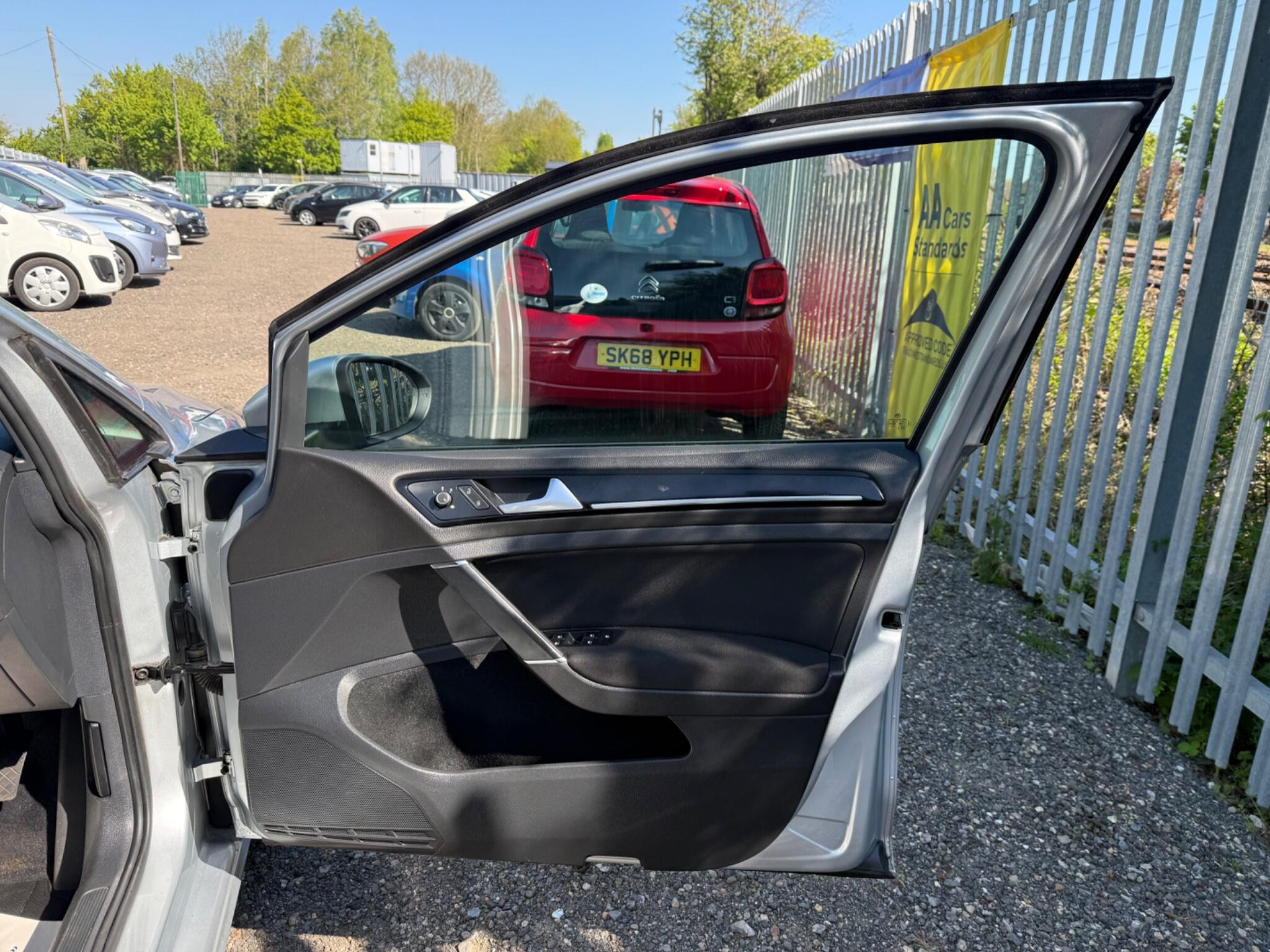 2014 Volkswagen Golf image 7