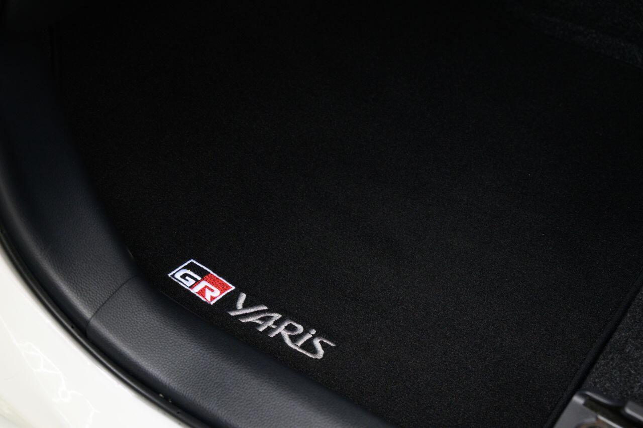 Toyota Yaris view 25