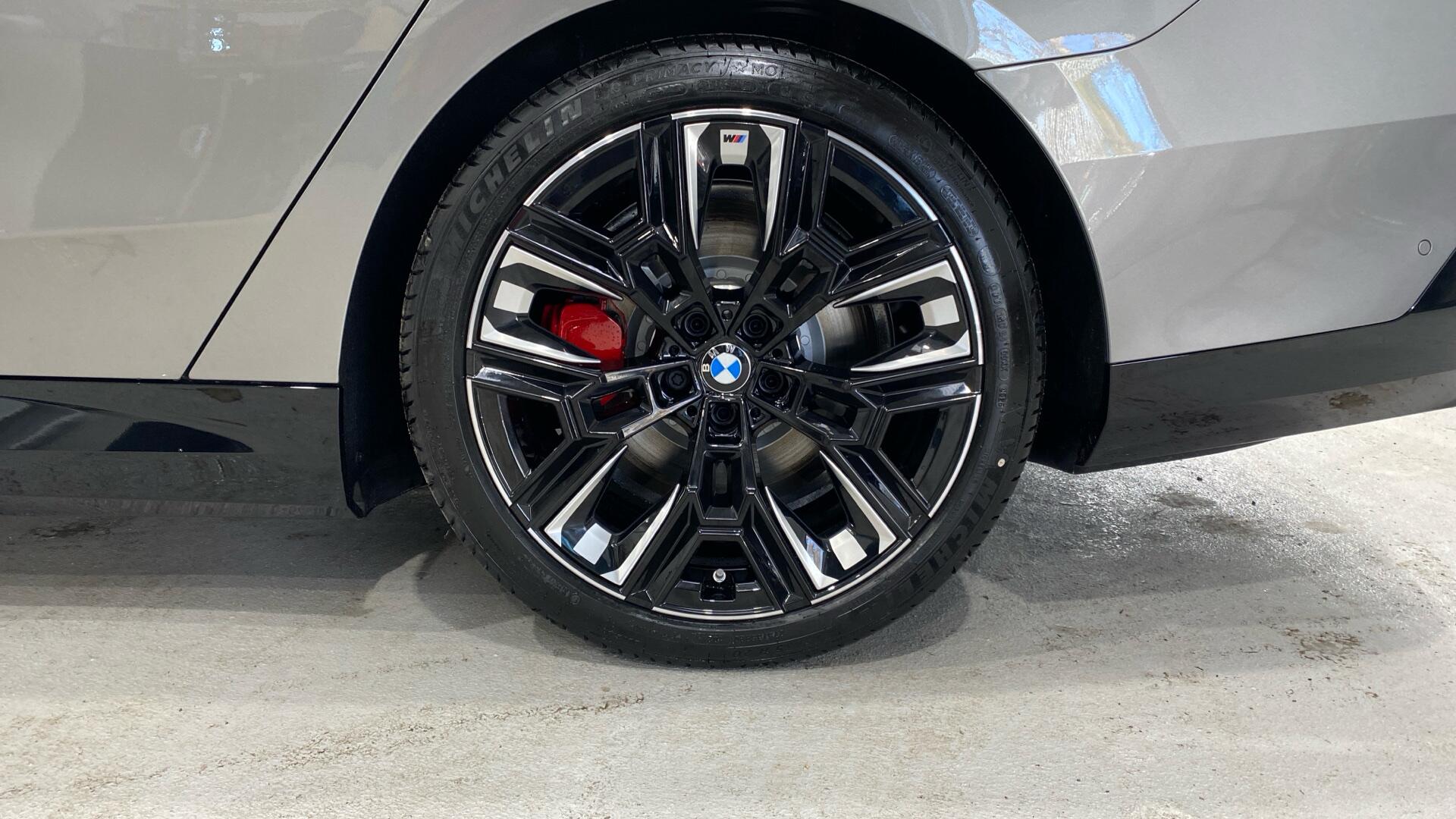 BMW i5 view 32