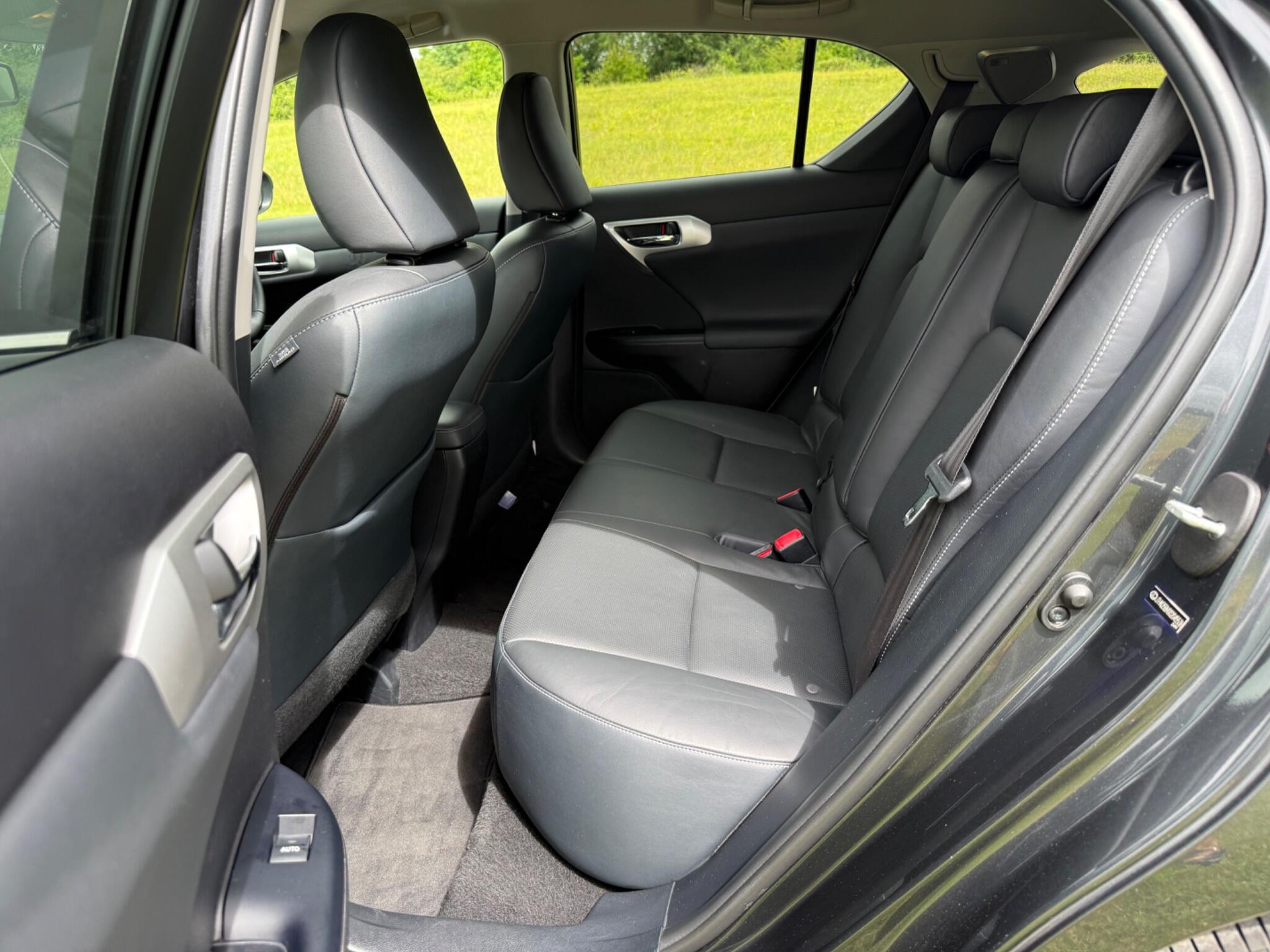 Lexus CT view 17