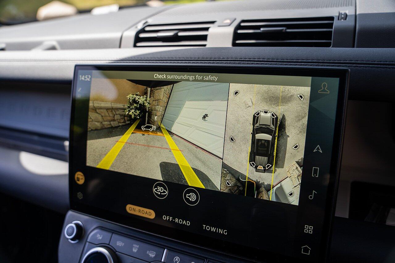 Land Rover Defender view 80