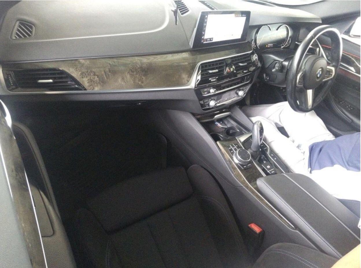 BMW 5 Series view 5