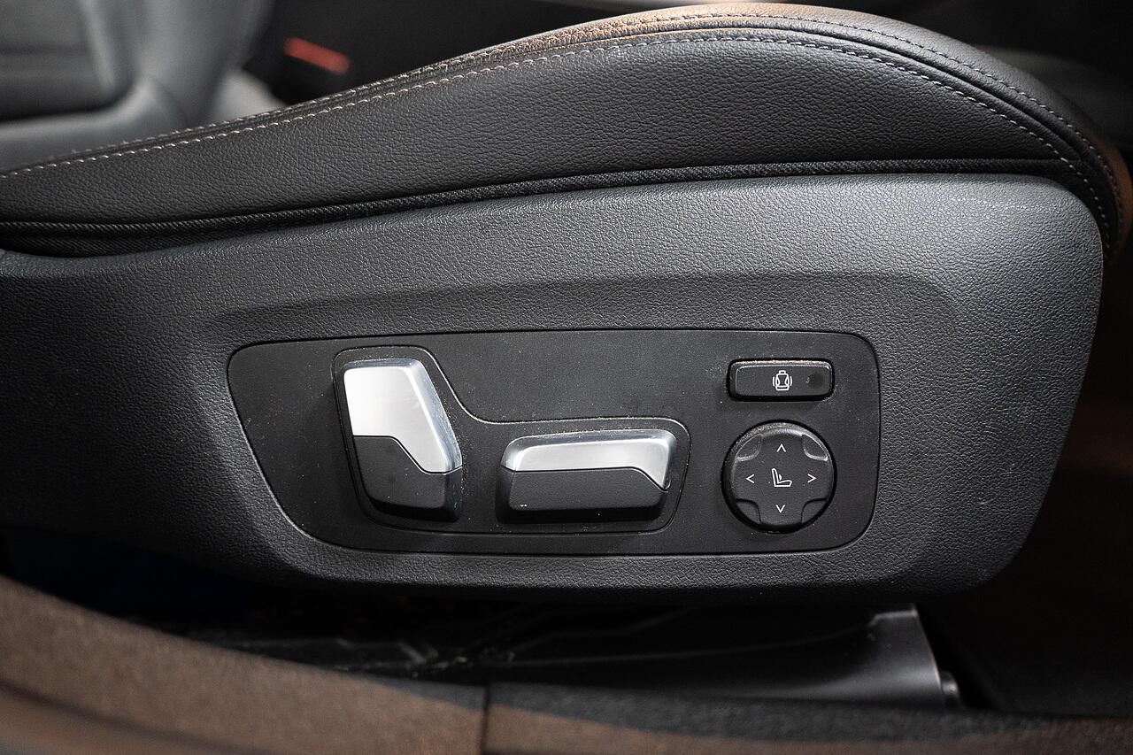 BMW 3 Series view 30