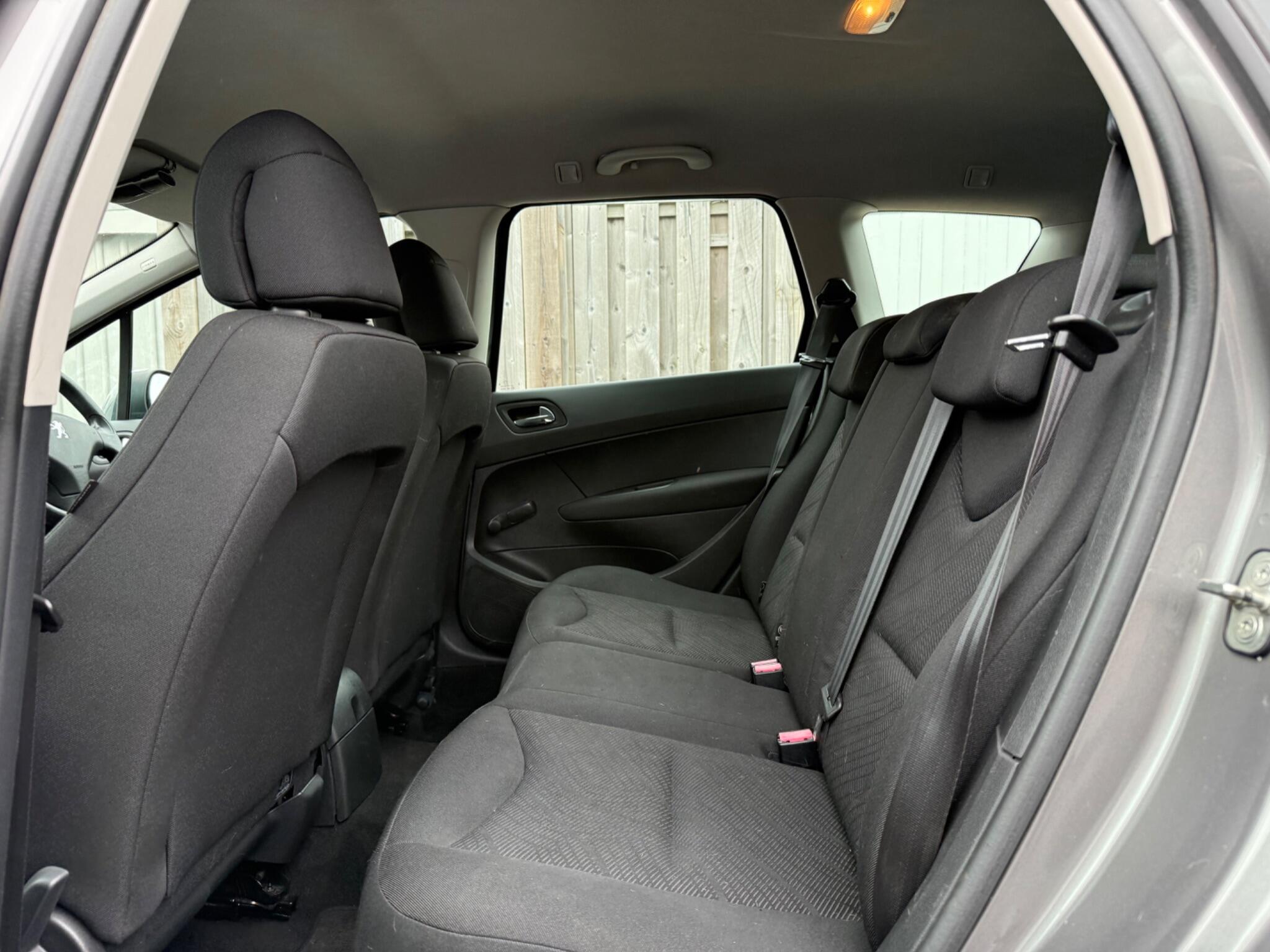 Peugeot 308 SW view 6