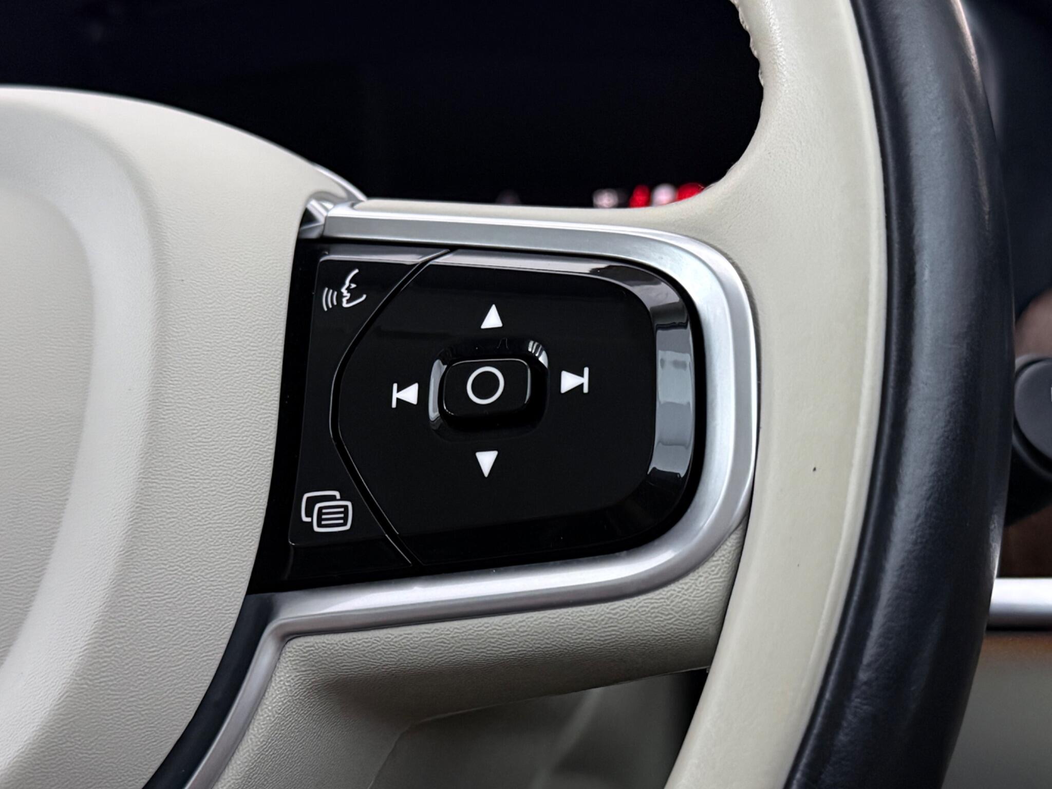Volvo V90 Cross Country view 16