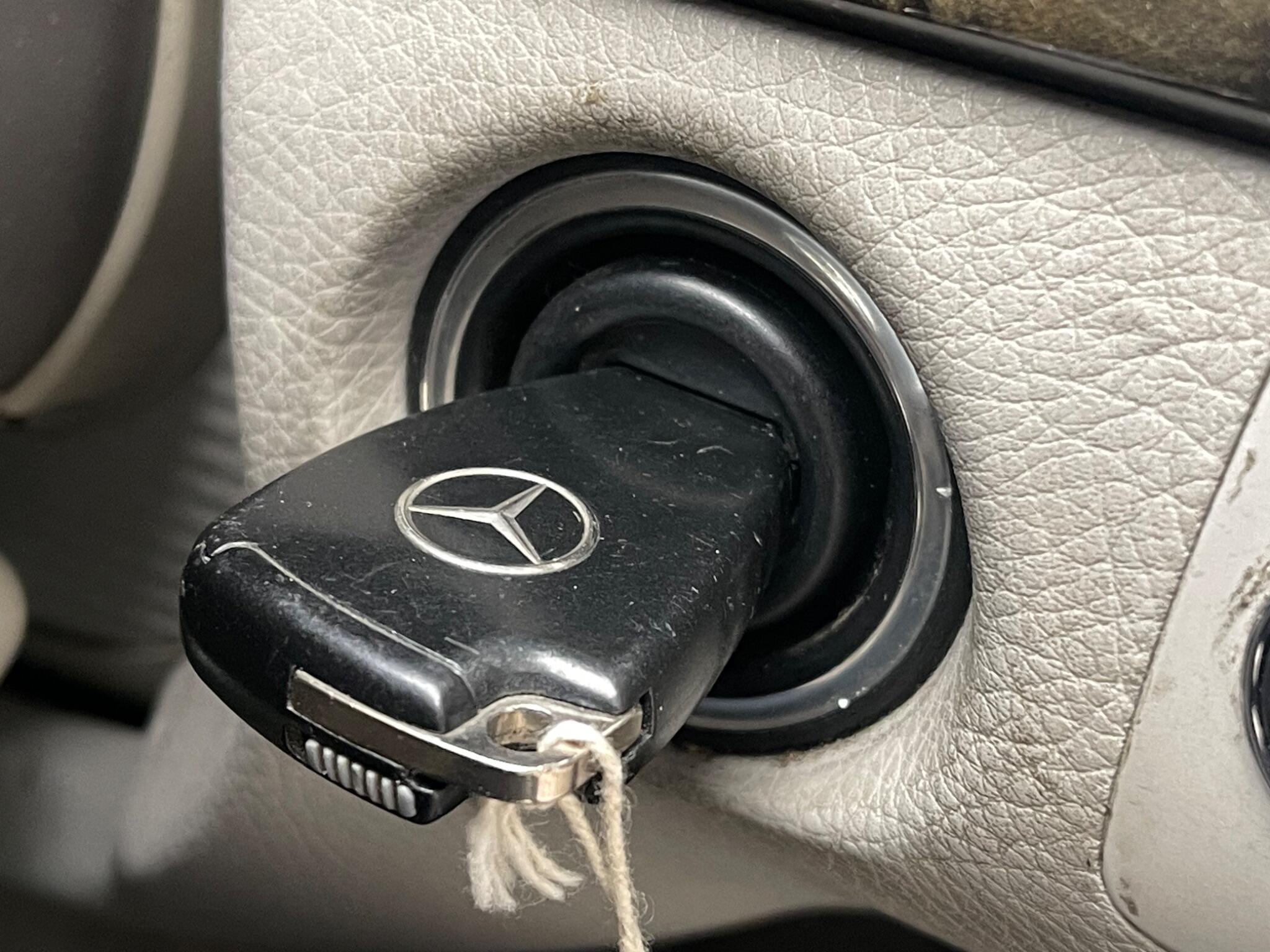 Mercedes-Benz E-Class view 32