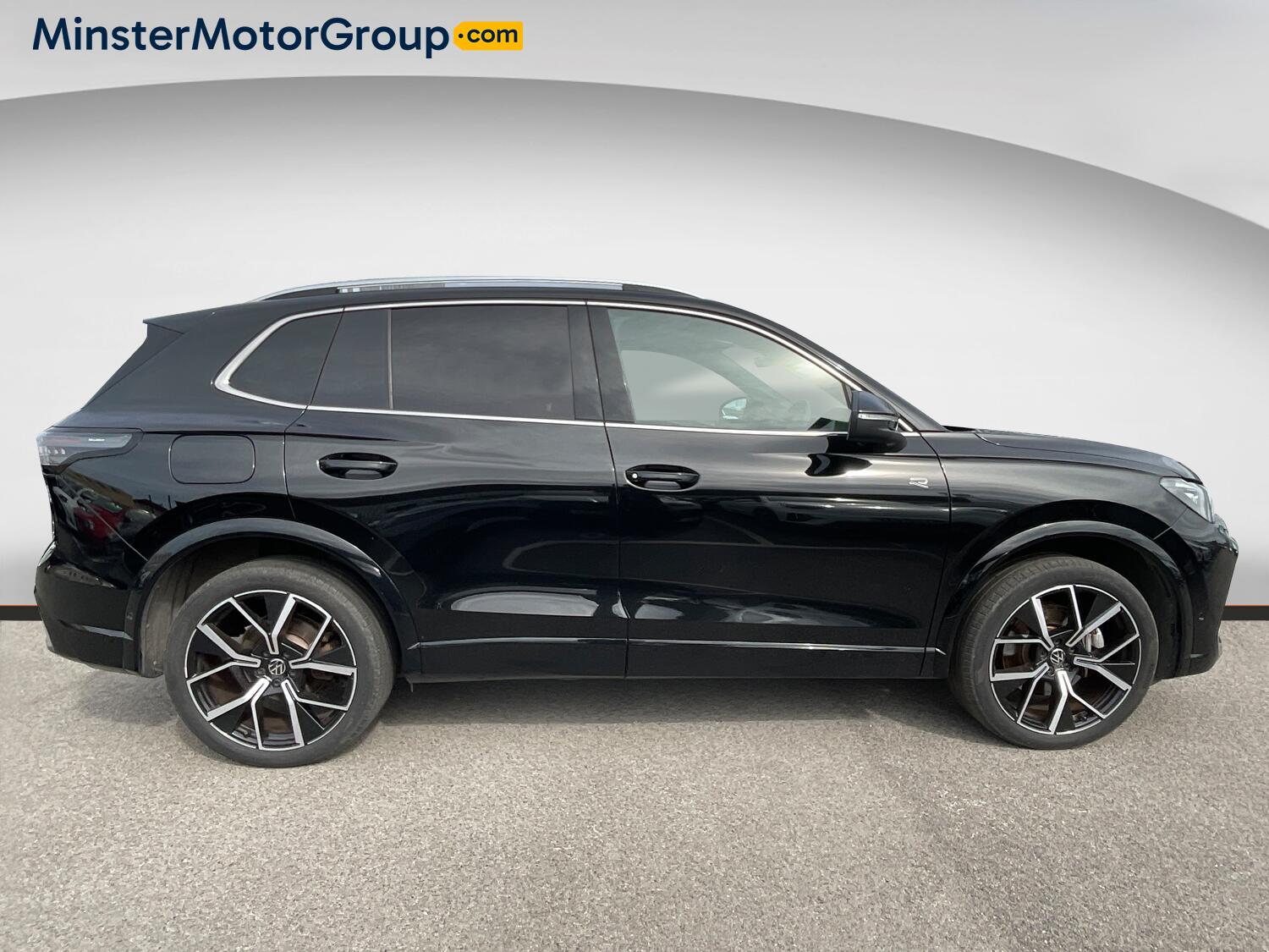 Volkswagen Tiguan view 2