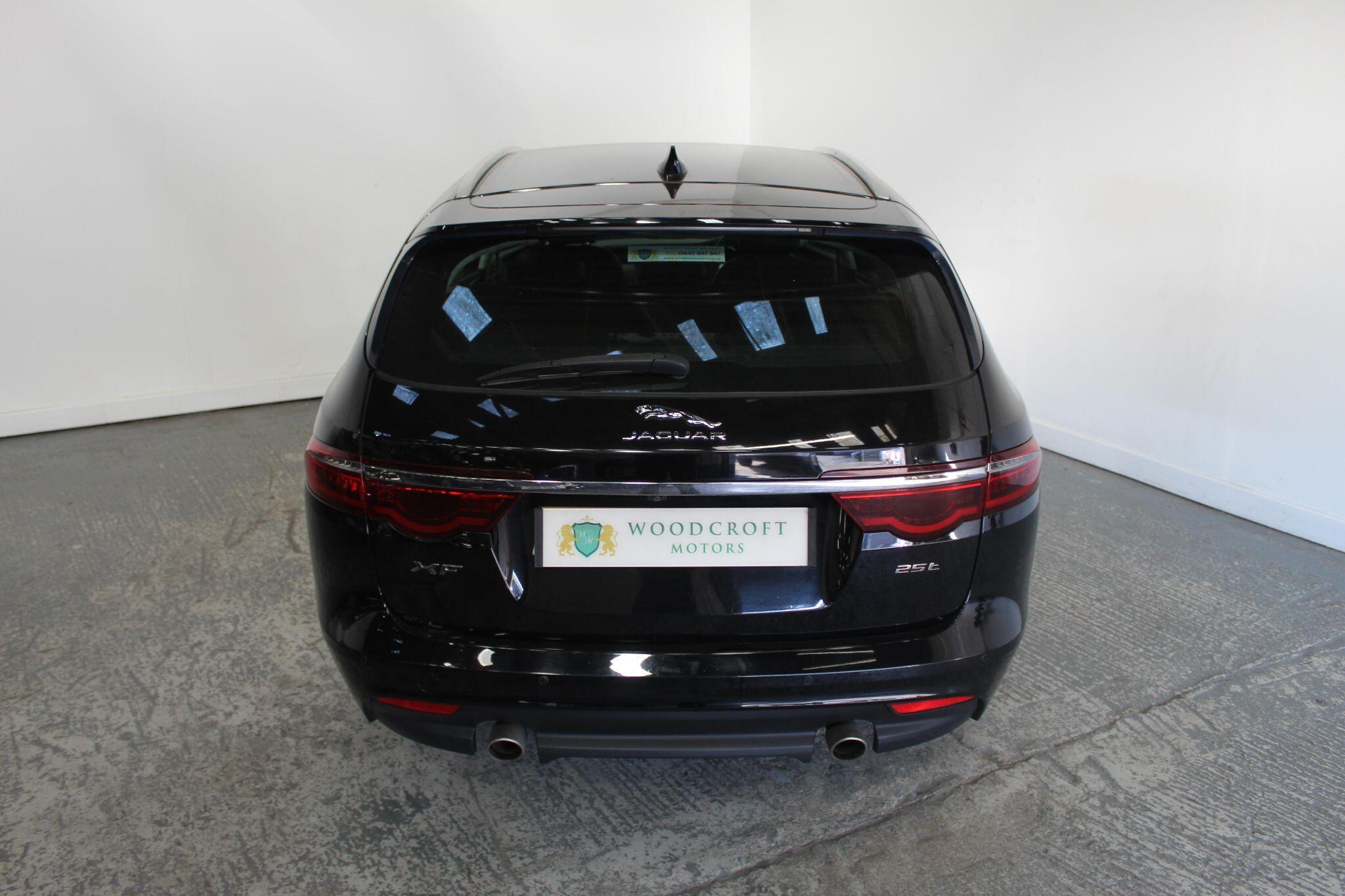 Jaguar XF view 14