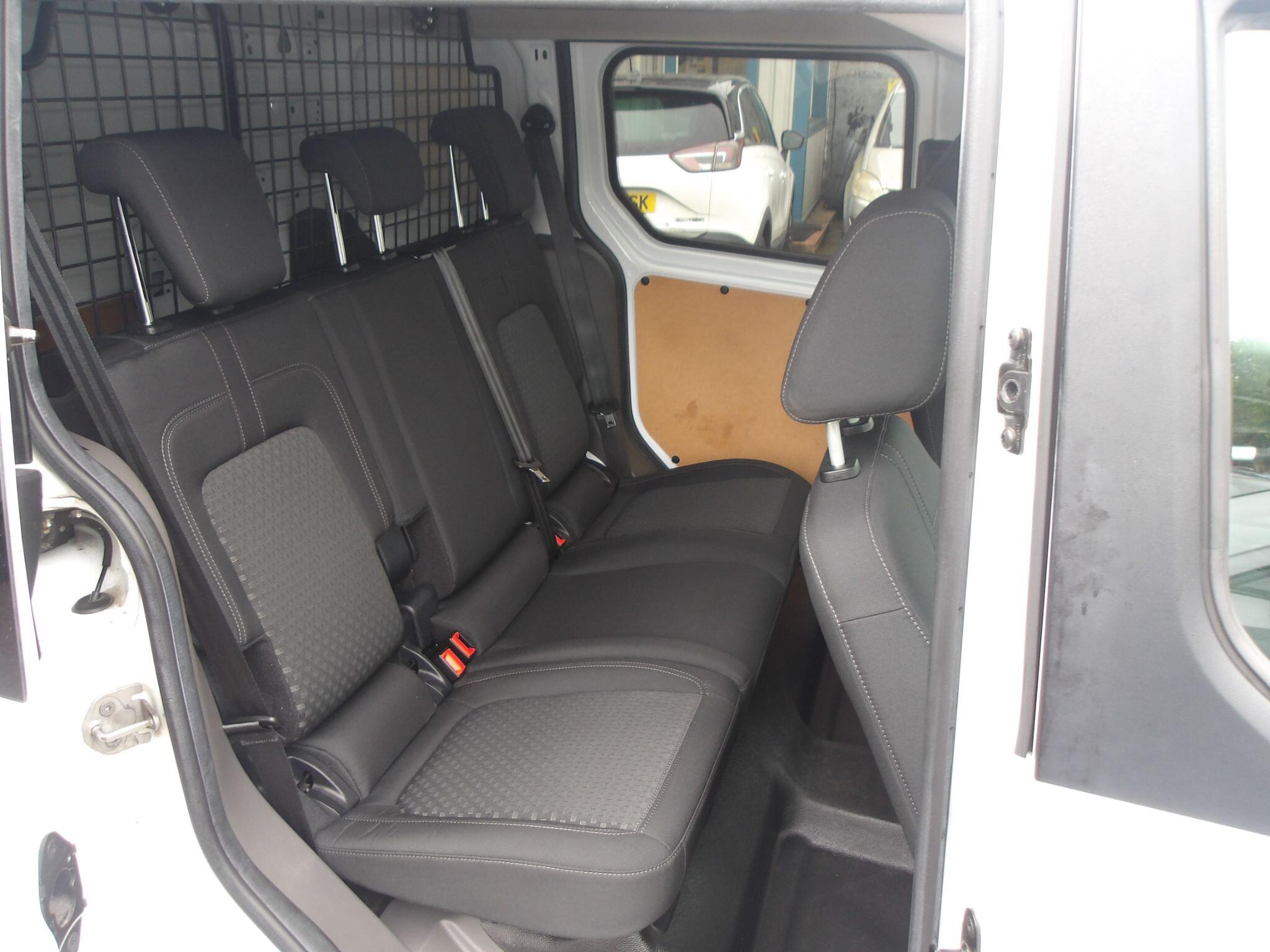 Ford Transit Connect view 11