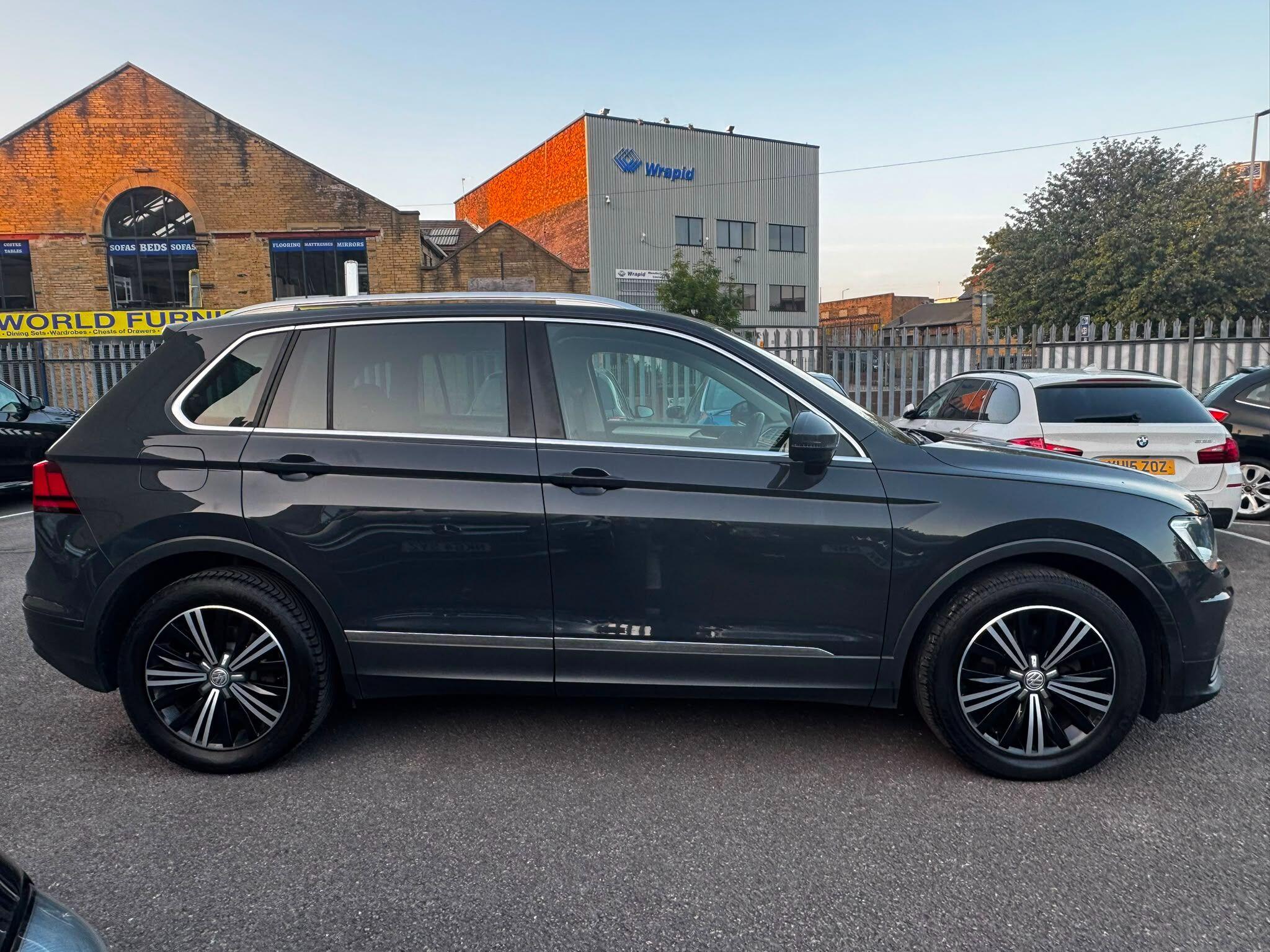 Volkswagen Tiguan view 6