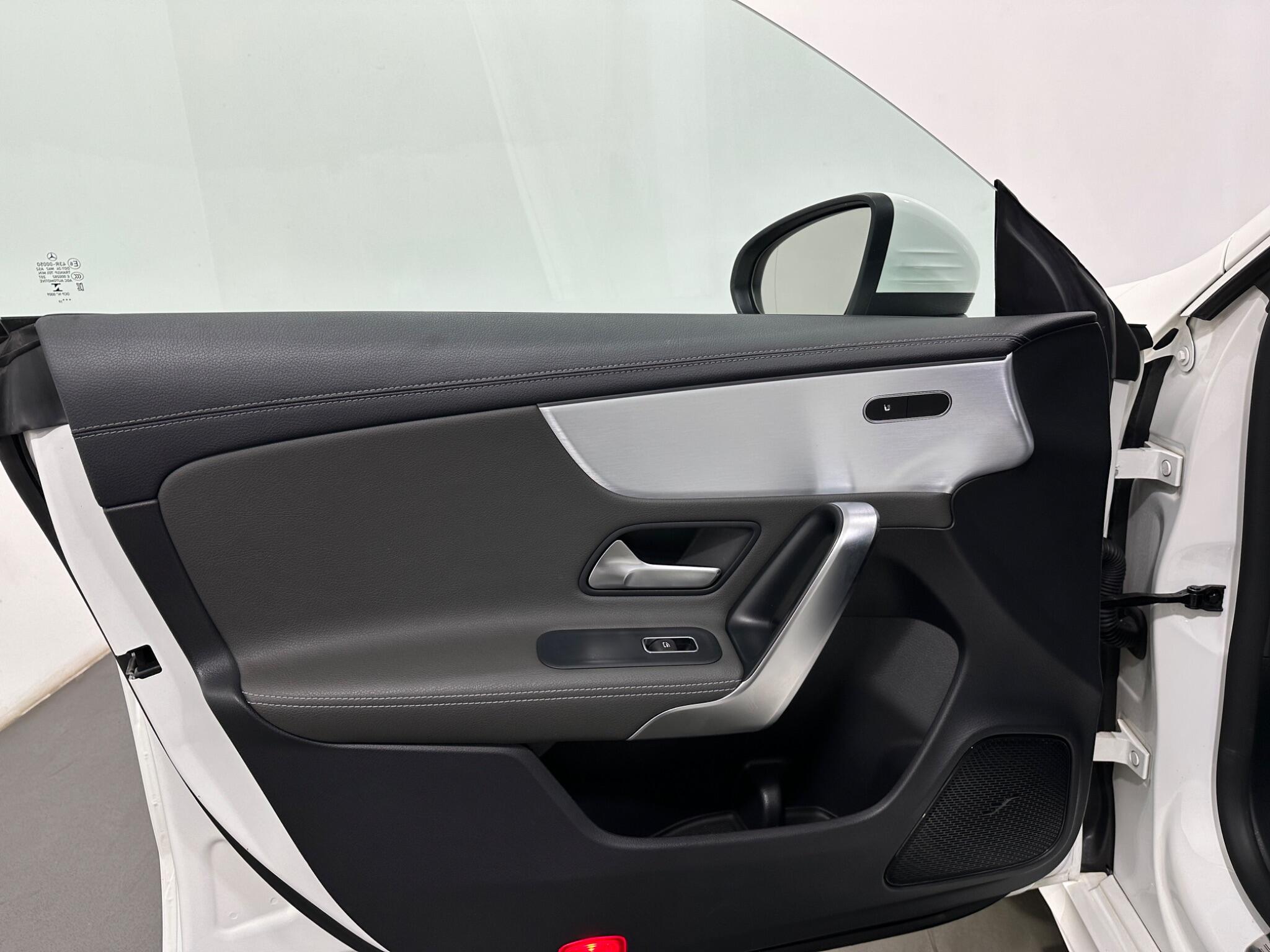 Mercedes-Benz Cla view 39