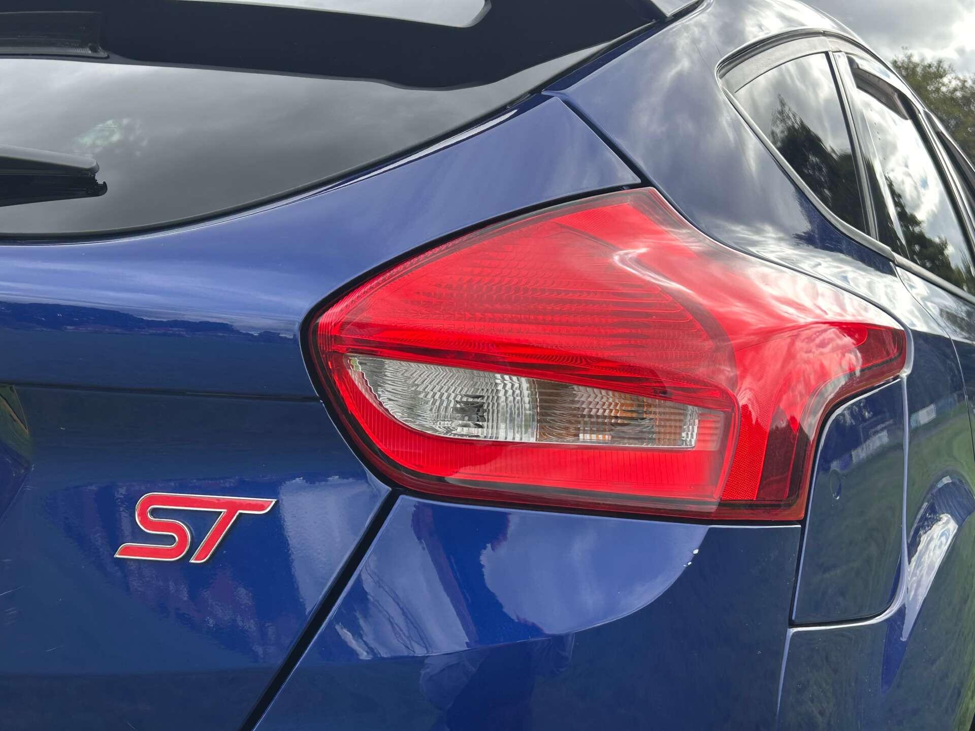 Ford Focus view 18