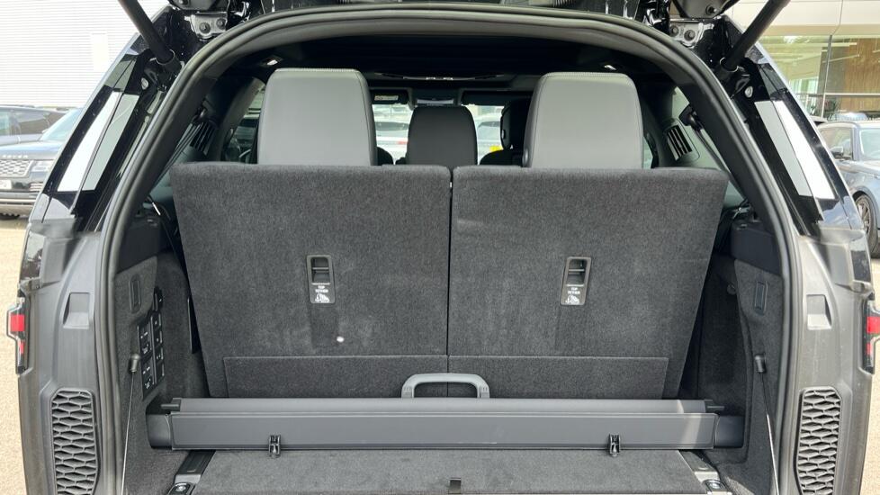 Land Rover Discovery view 21