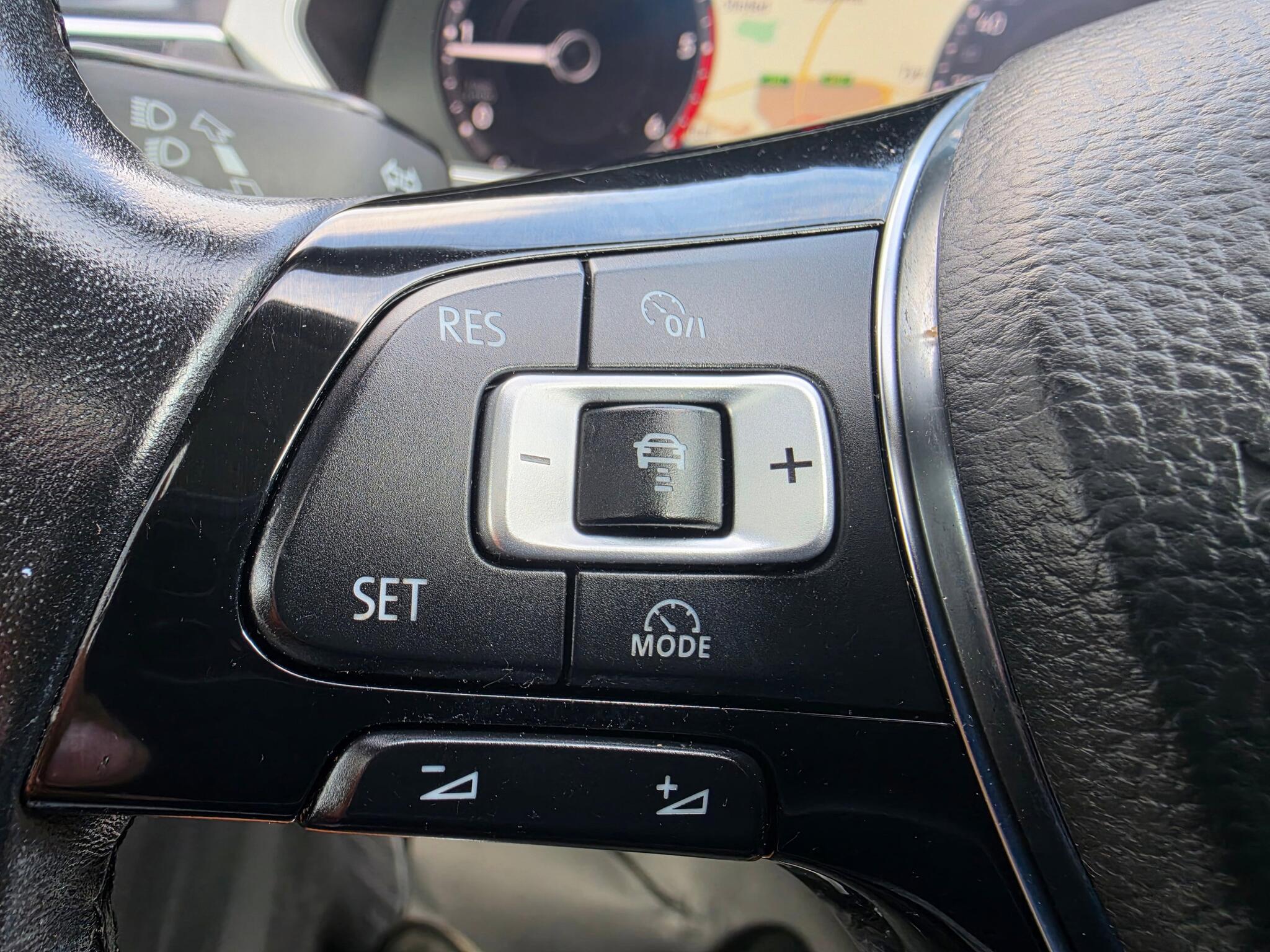 Volkswagen Tiguan view 24
