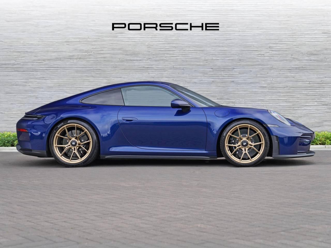 Porsche 911 view 3