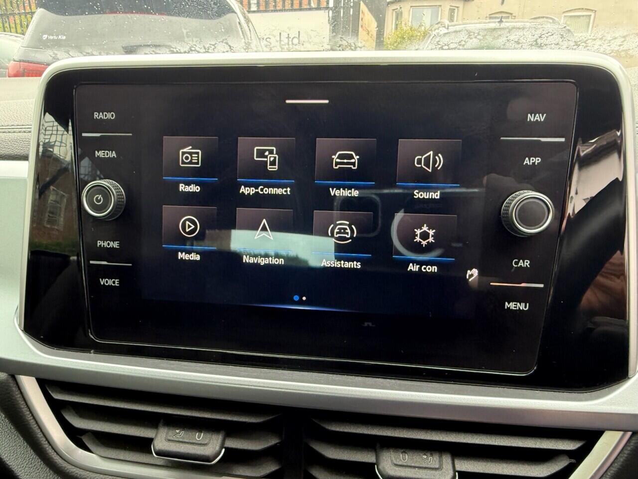 Volkswagen T-Roc view 25