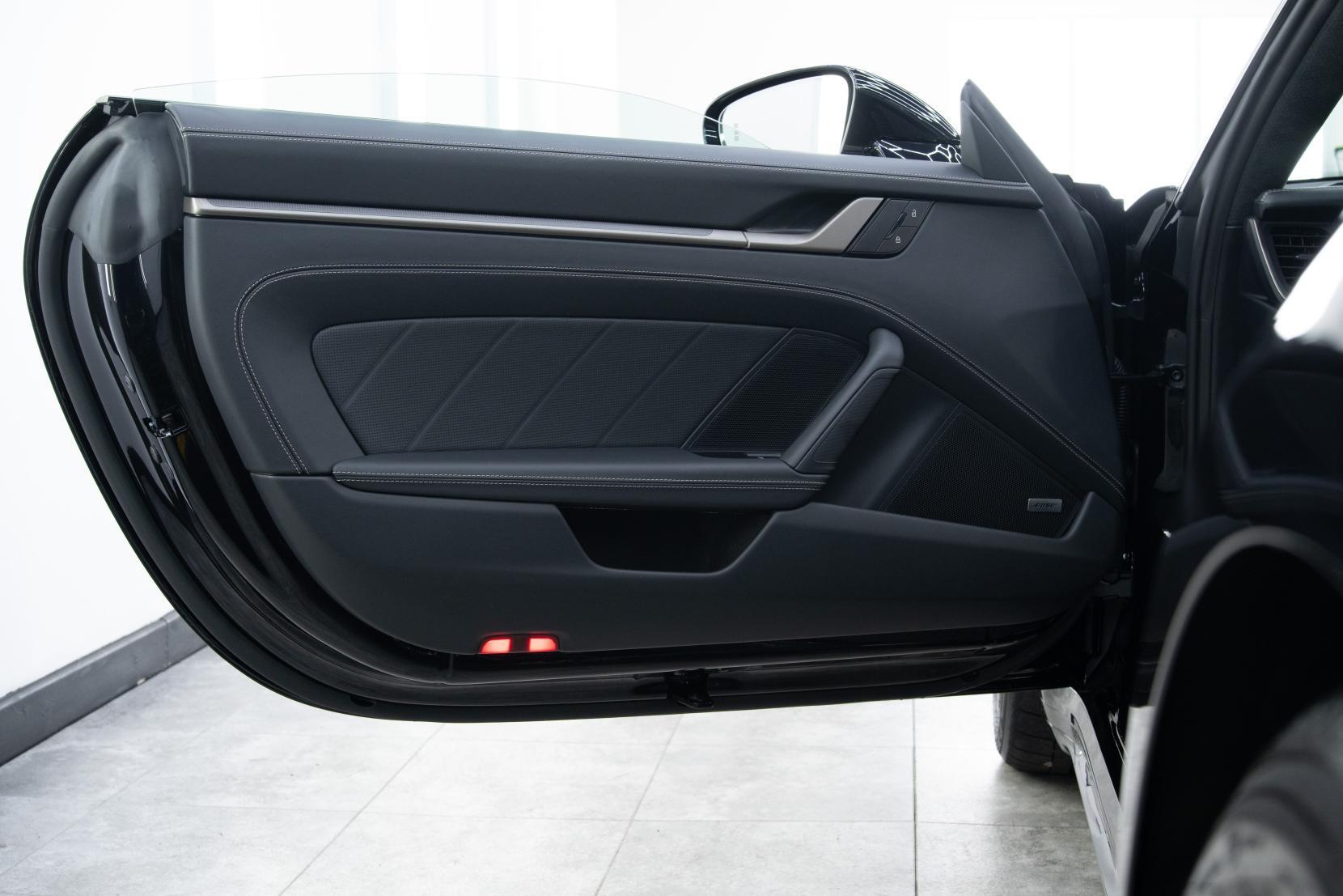Porsche 911 view 24