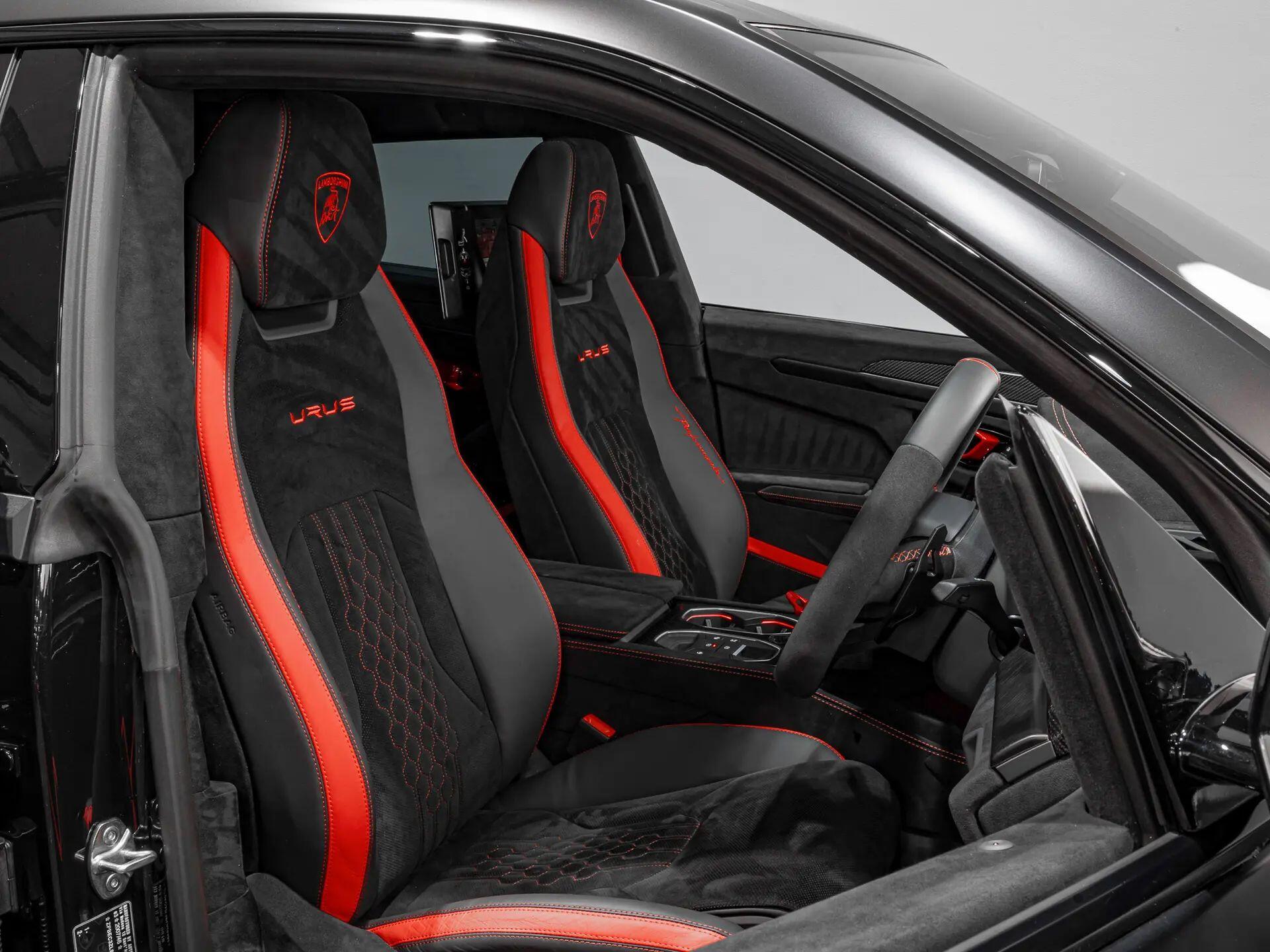Lamborghini Urus view 2