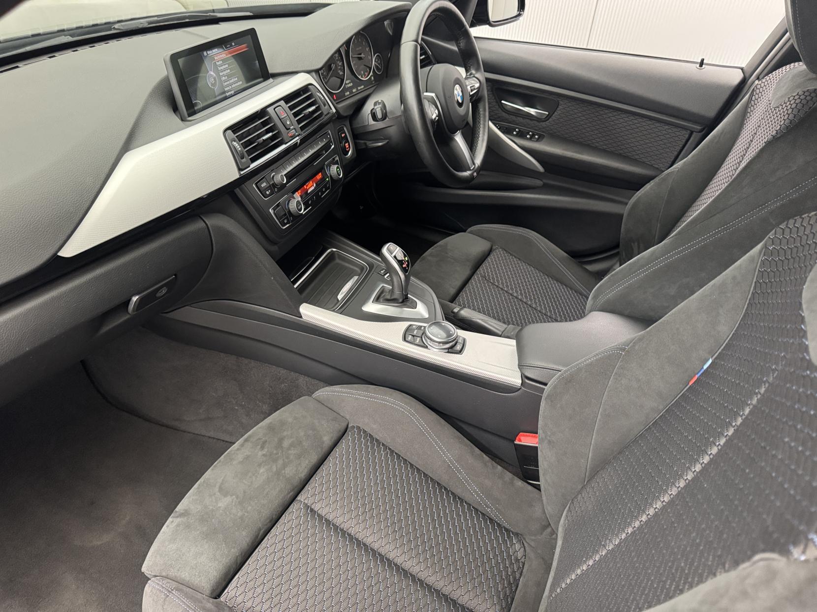 BMW 3 Series view 45