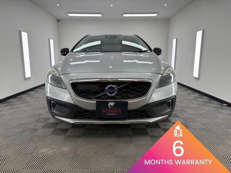 2013 Volvo V40 Cross Country image 1