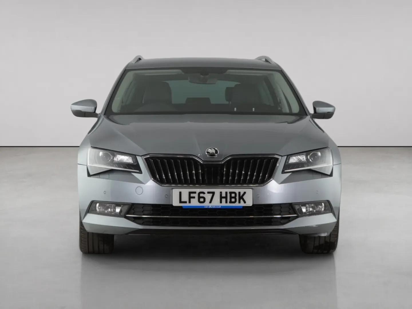 Skoda Superb view 5