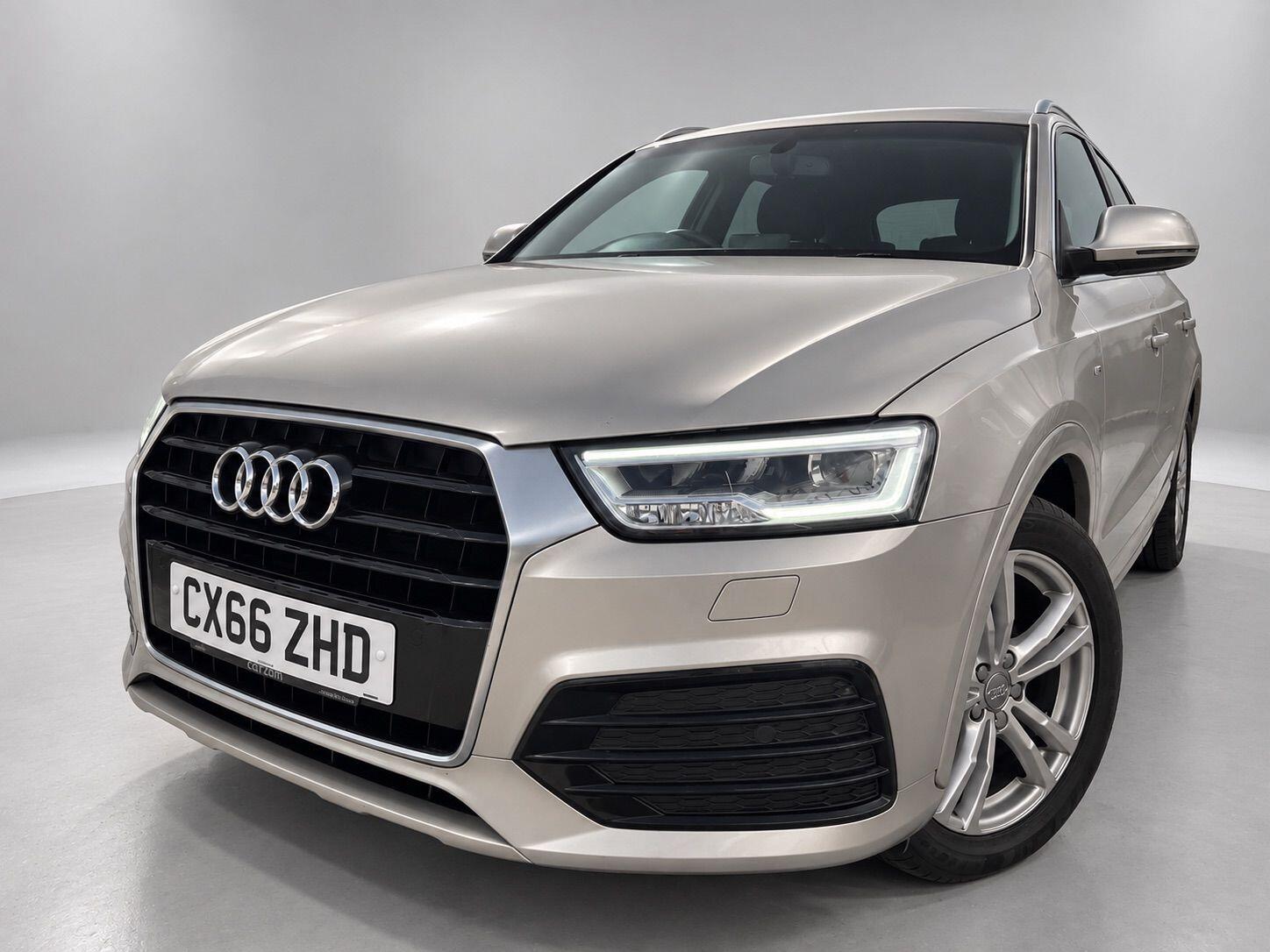 Audi Q3 view 8