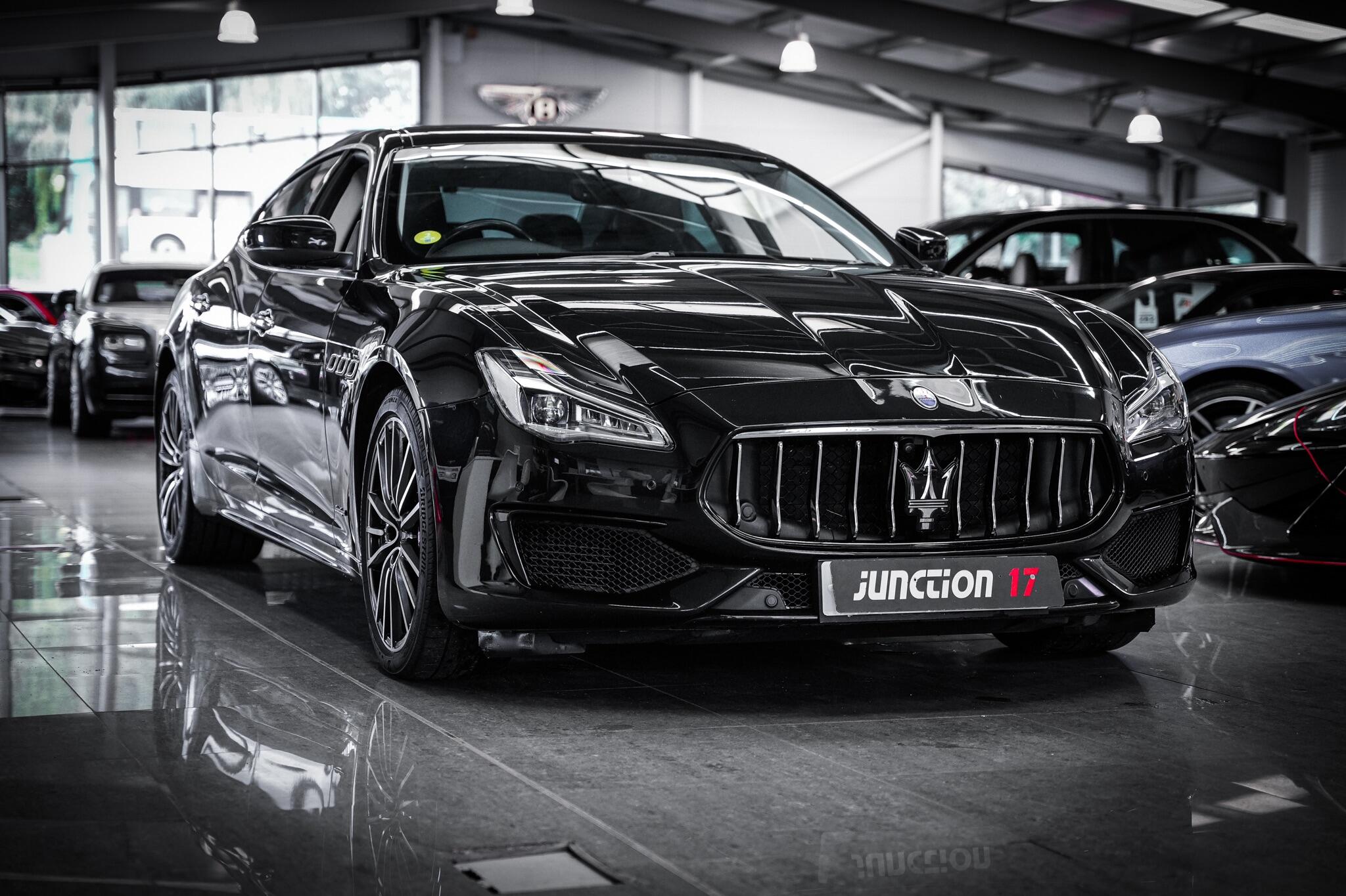 Maserati Quattroporte view 10
