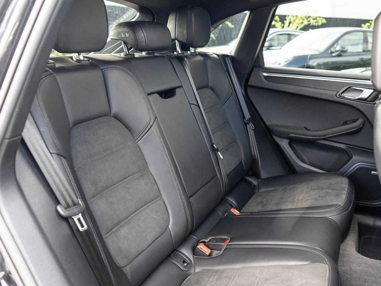 Porsche Macan view 35