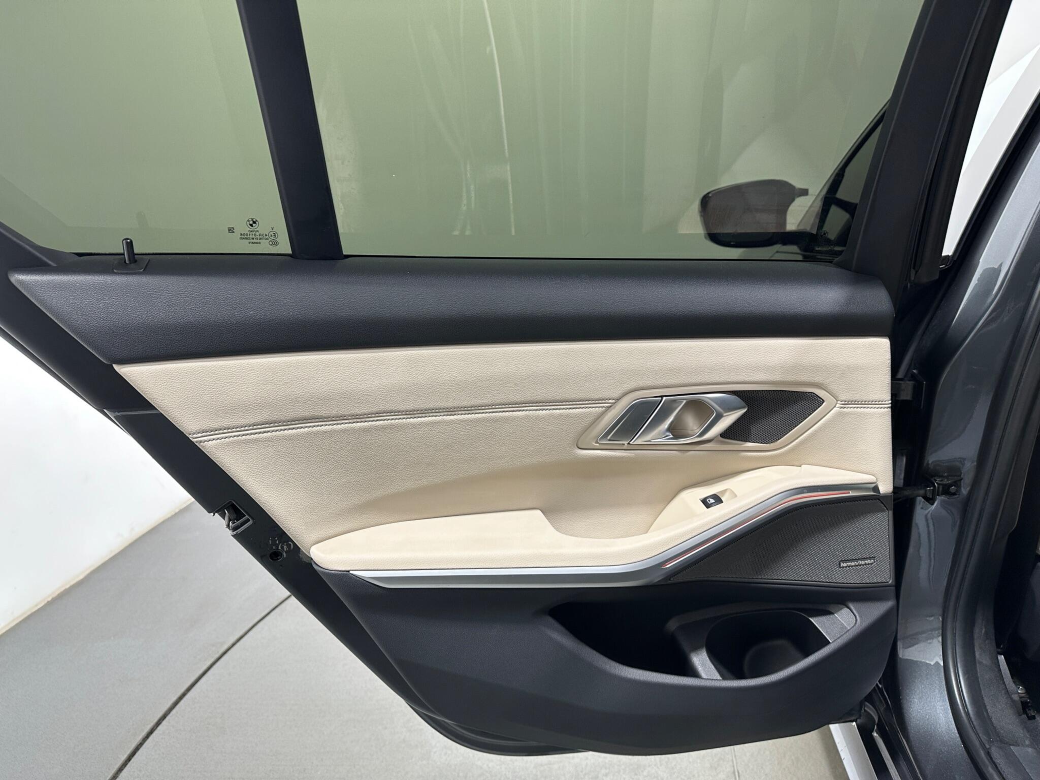 BMW 3 Series view 42