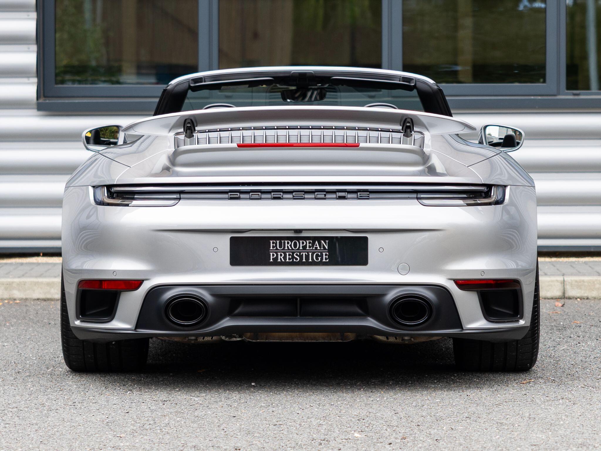 Porsche 911 view 4