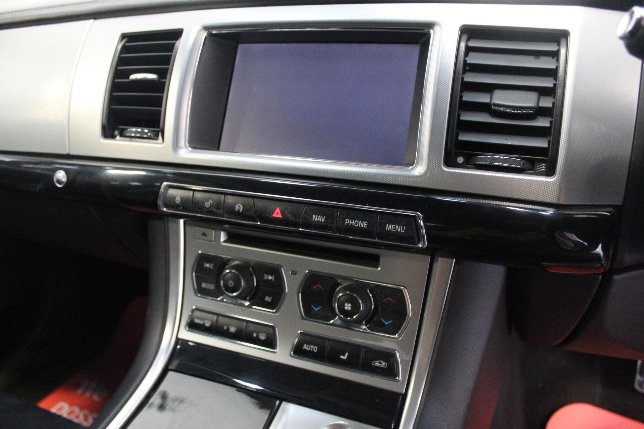 Jaguar XF view 40