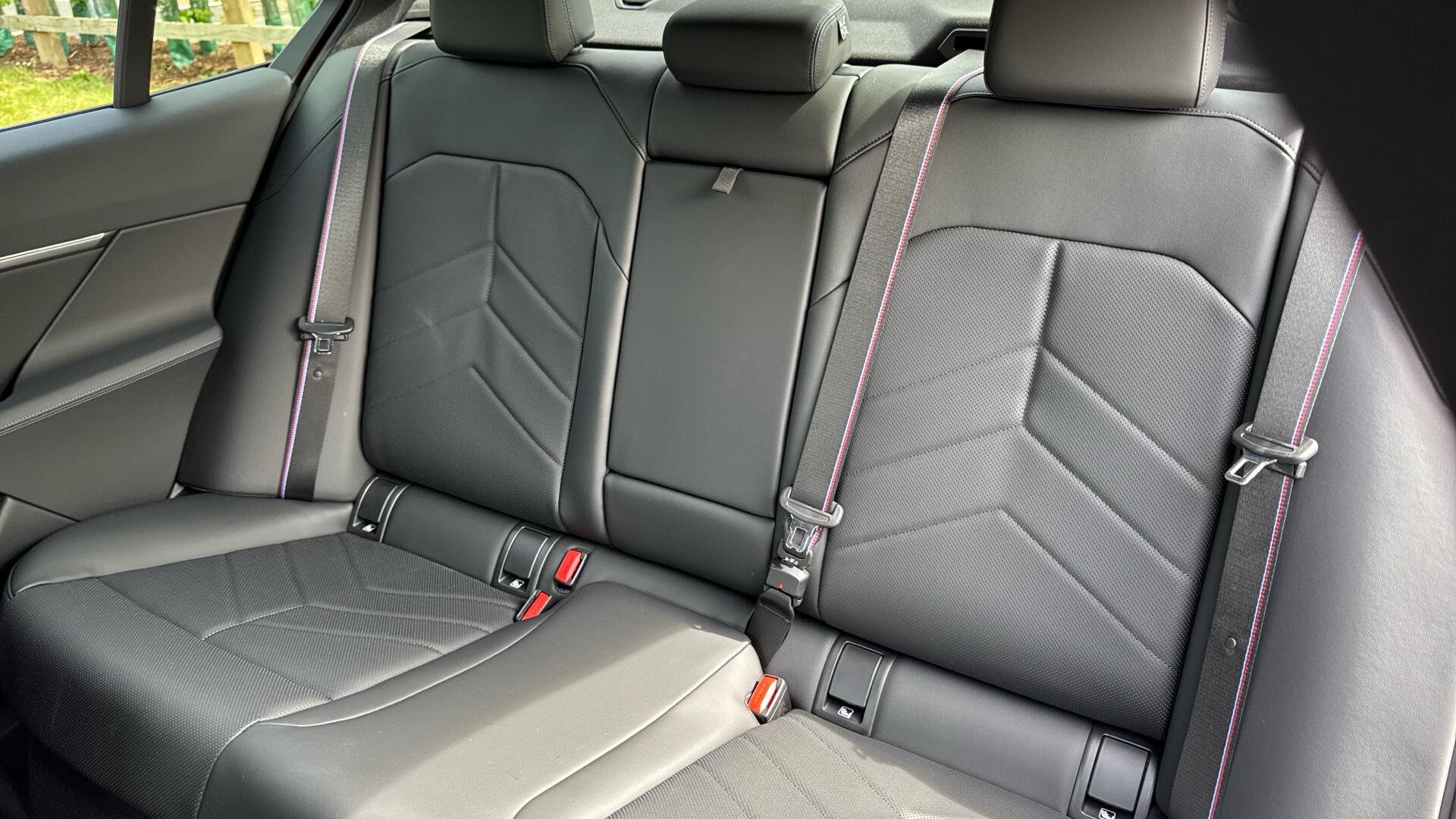 BMW i5 view 12