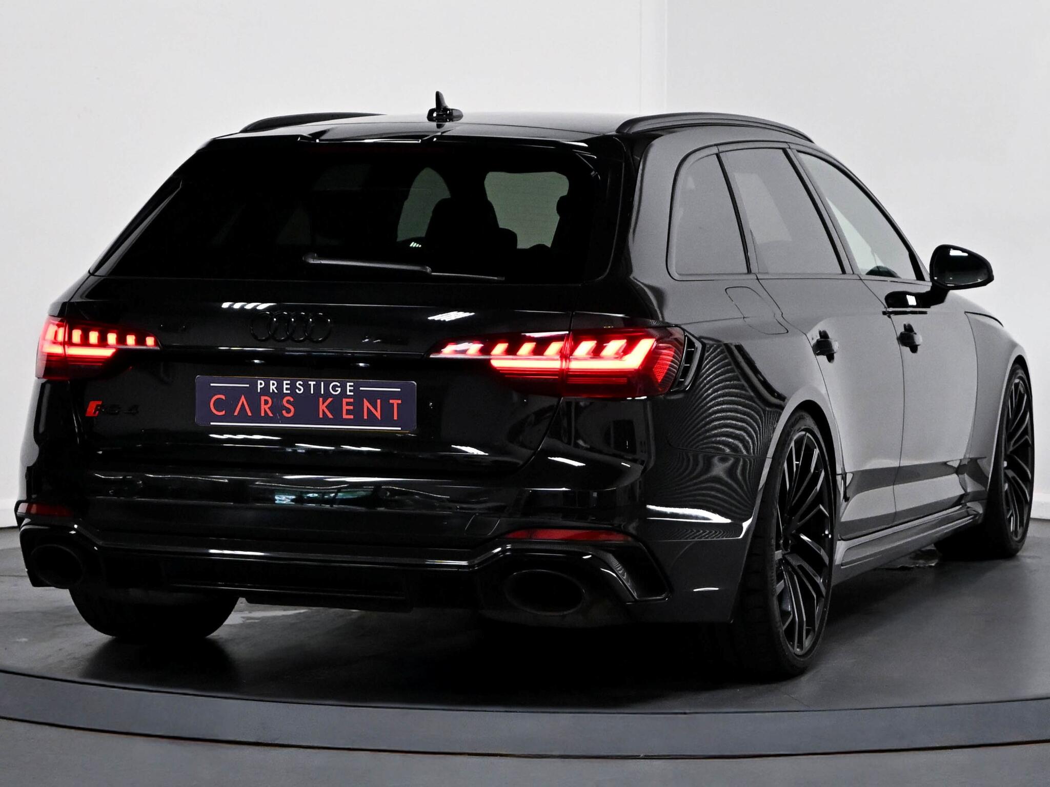 Audi RS4 Avant view 28