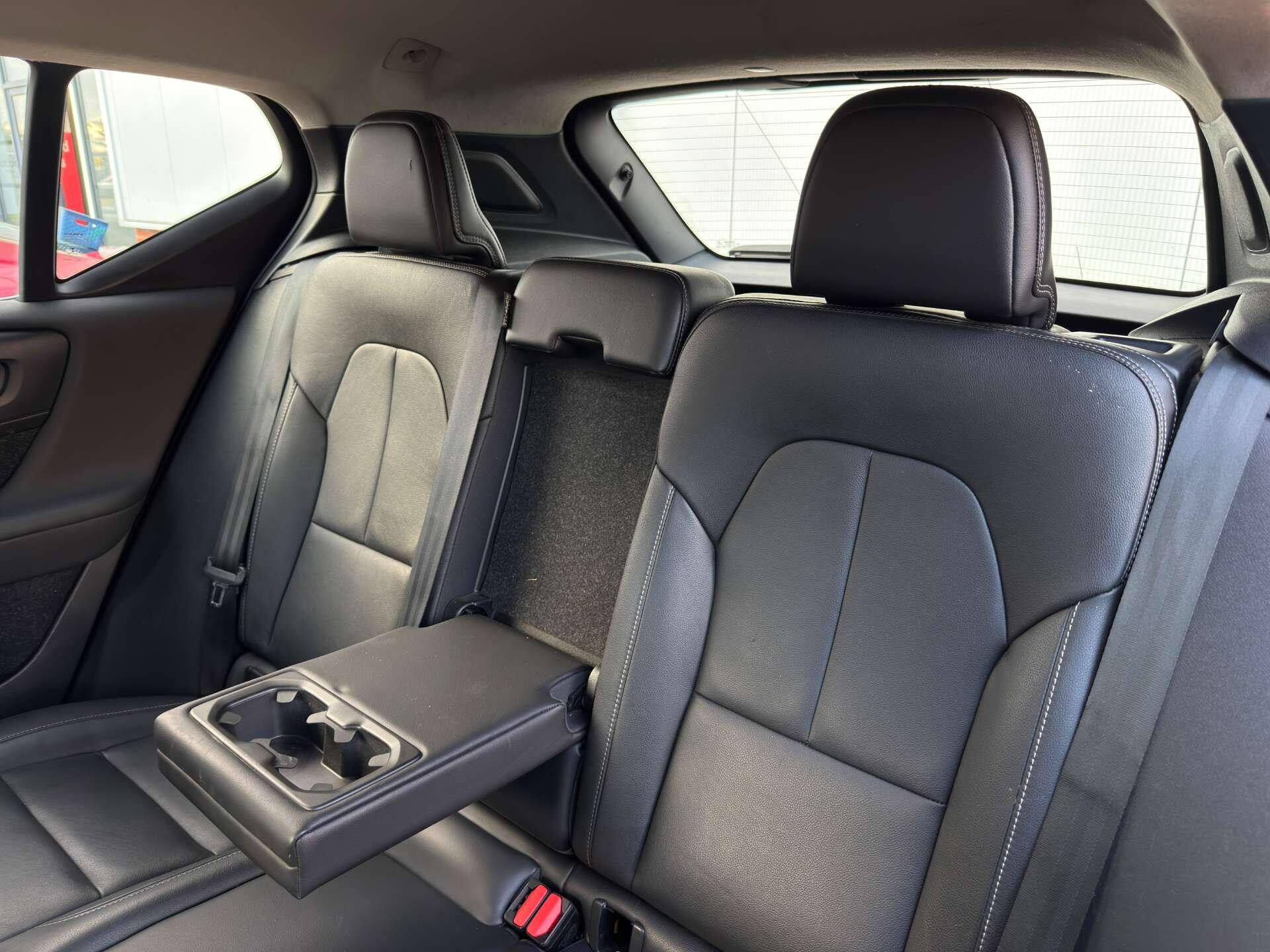 Volvo XC40 view 17