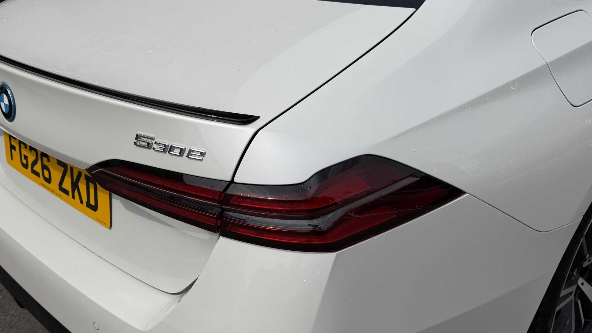 BMW 5 Series view 17
