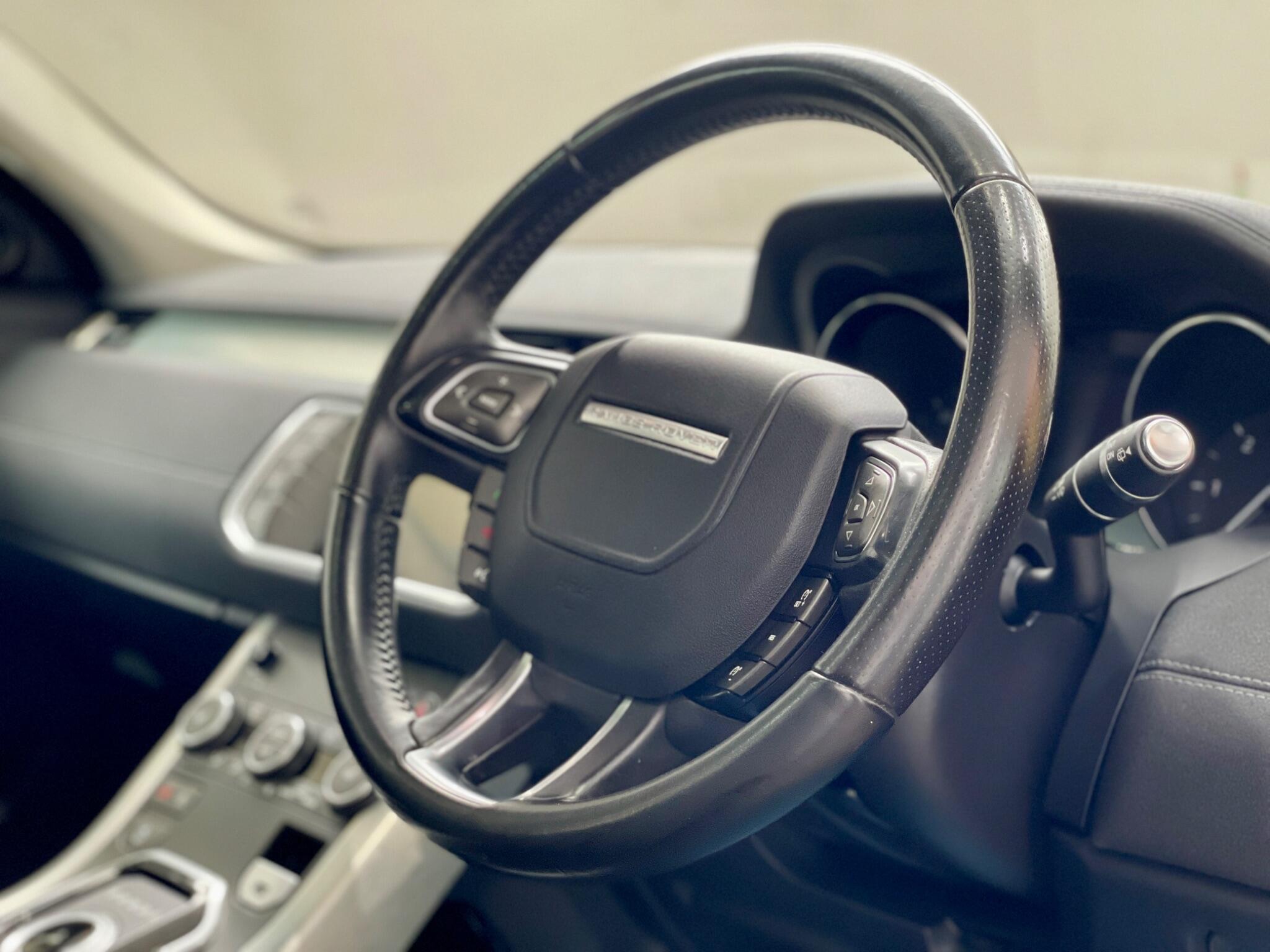 Land Rover Range Rover Evoque view 38