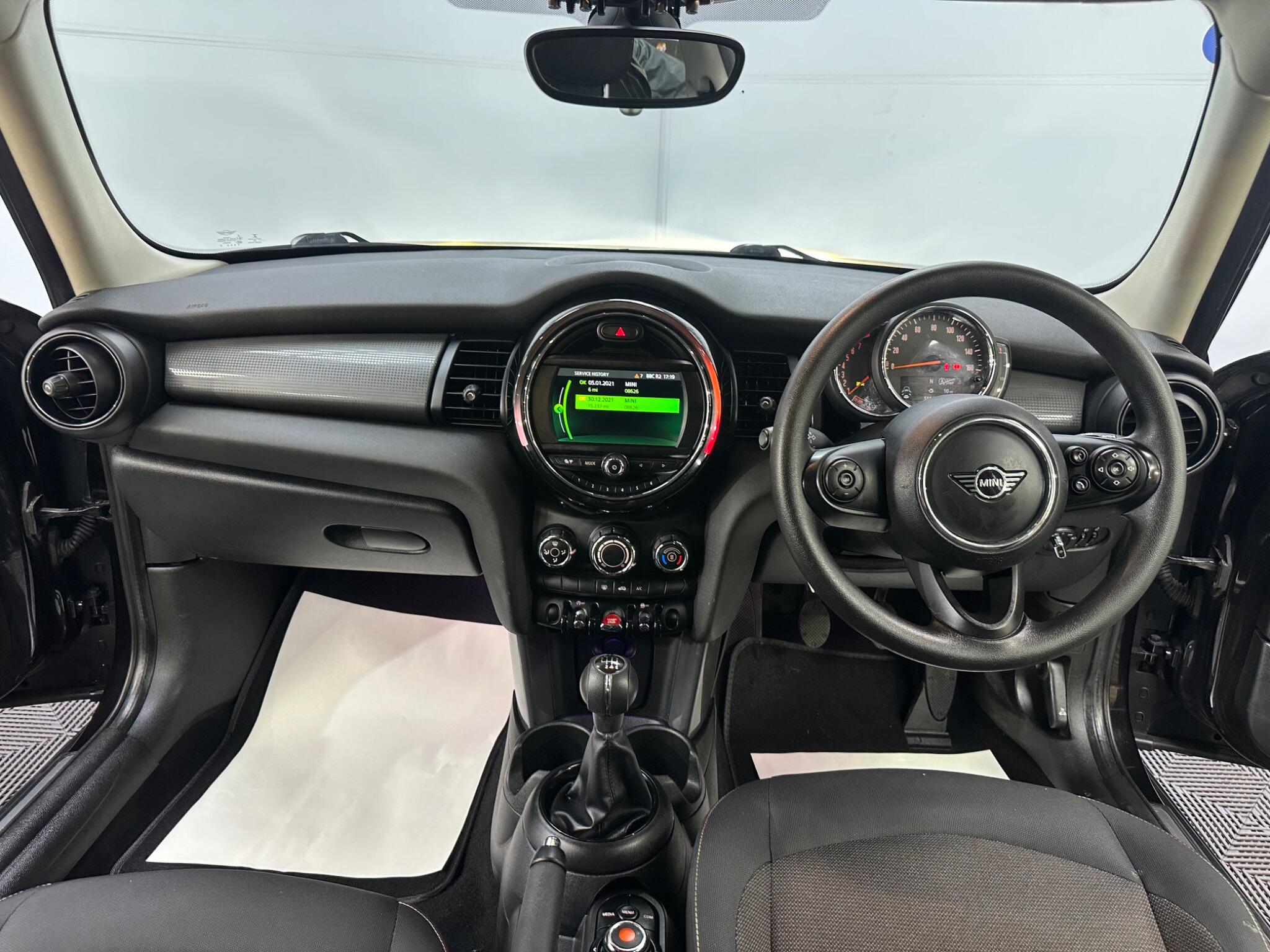 Mini Hatch view 18