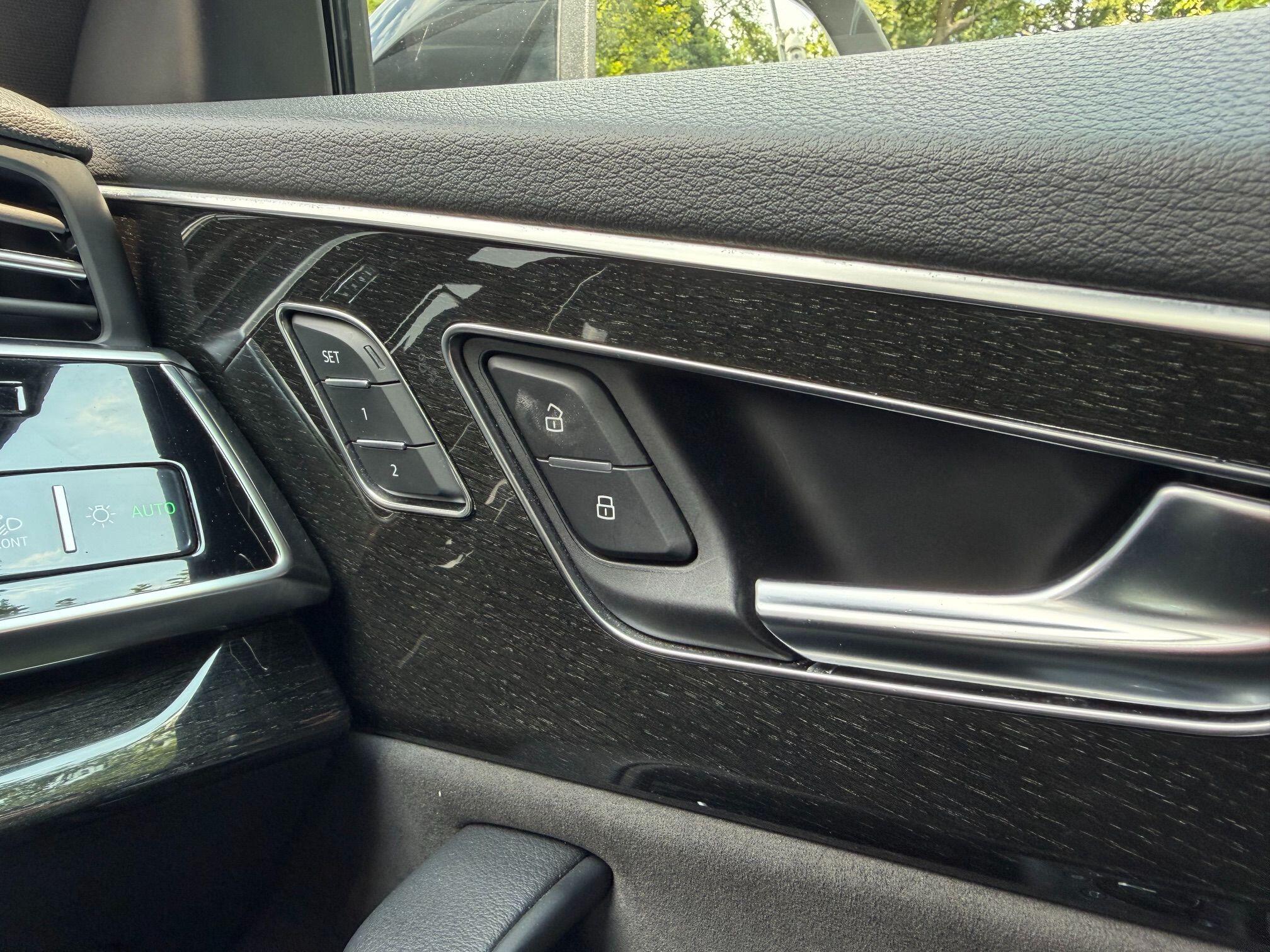 Audi Audi Q8 view 18