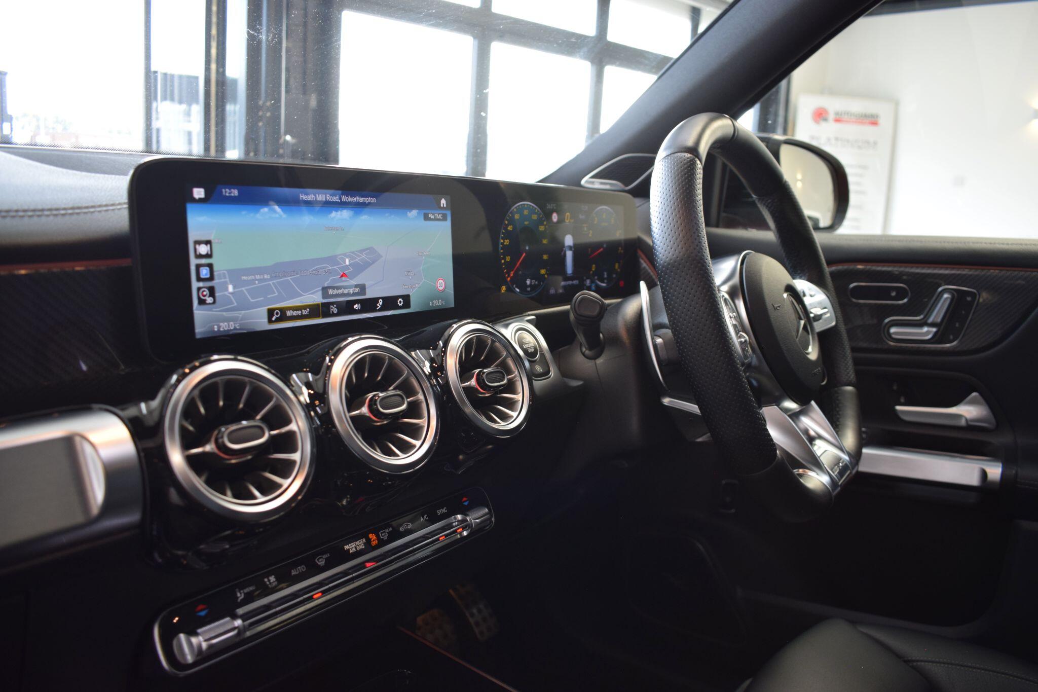 Mercedes-Benz GLB view 14