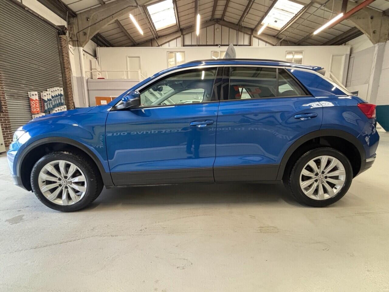 Volkswagen T-Roc view 8