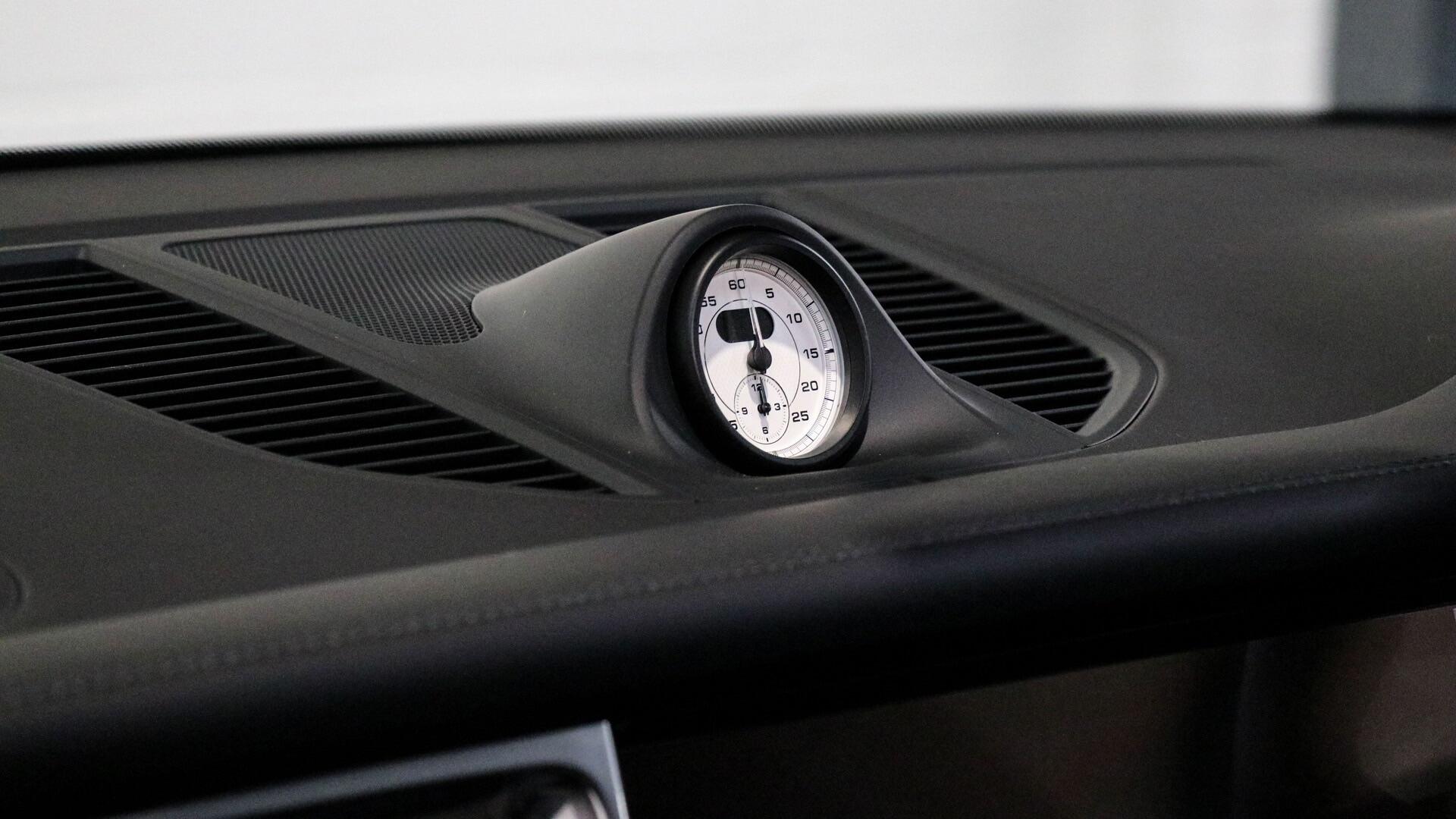 Porsche Macan view 16