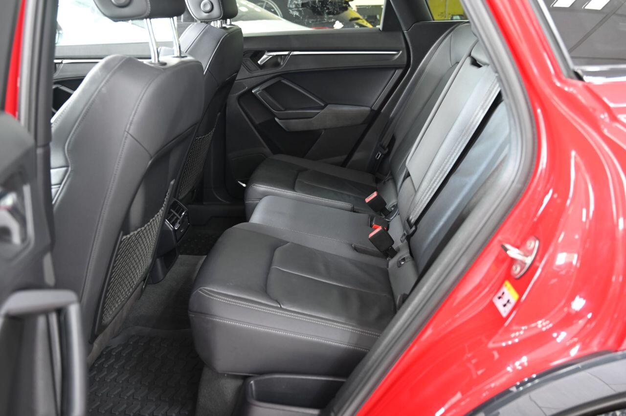 Audi Q3 view 15