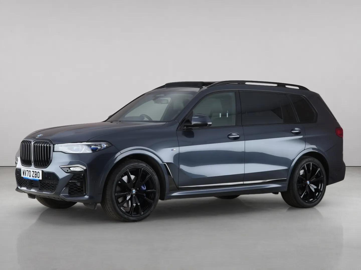 BMW X7 view 2