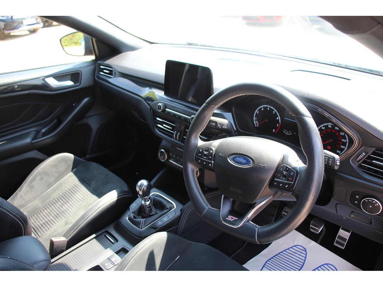 Ford Focus view 13