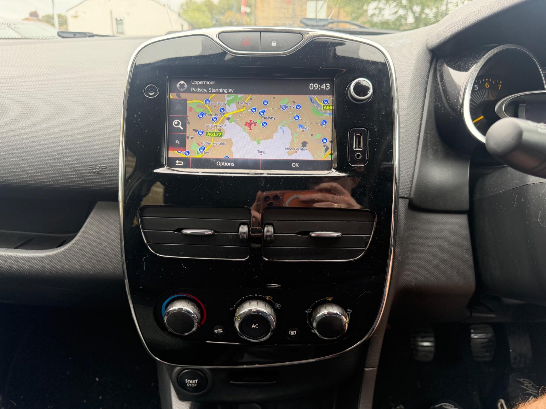 Renault Clio view 16