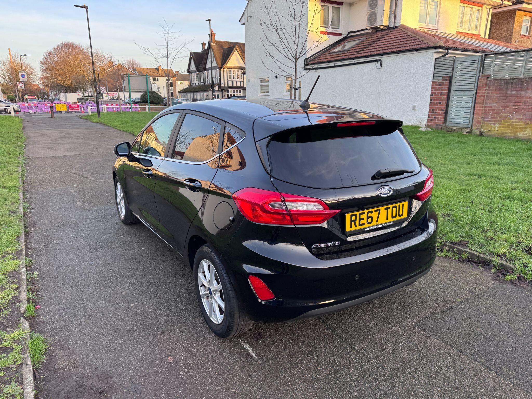 2017 Ford Fiesta image 12